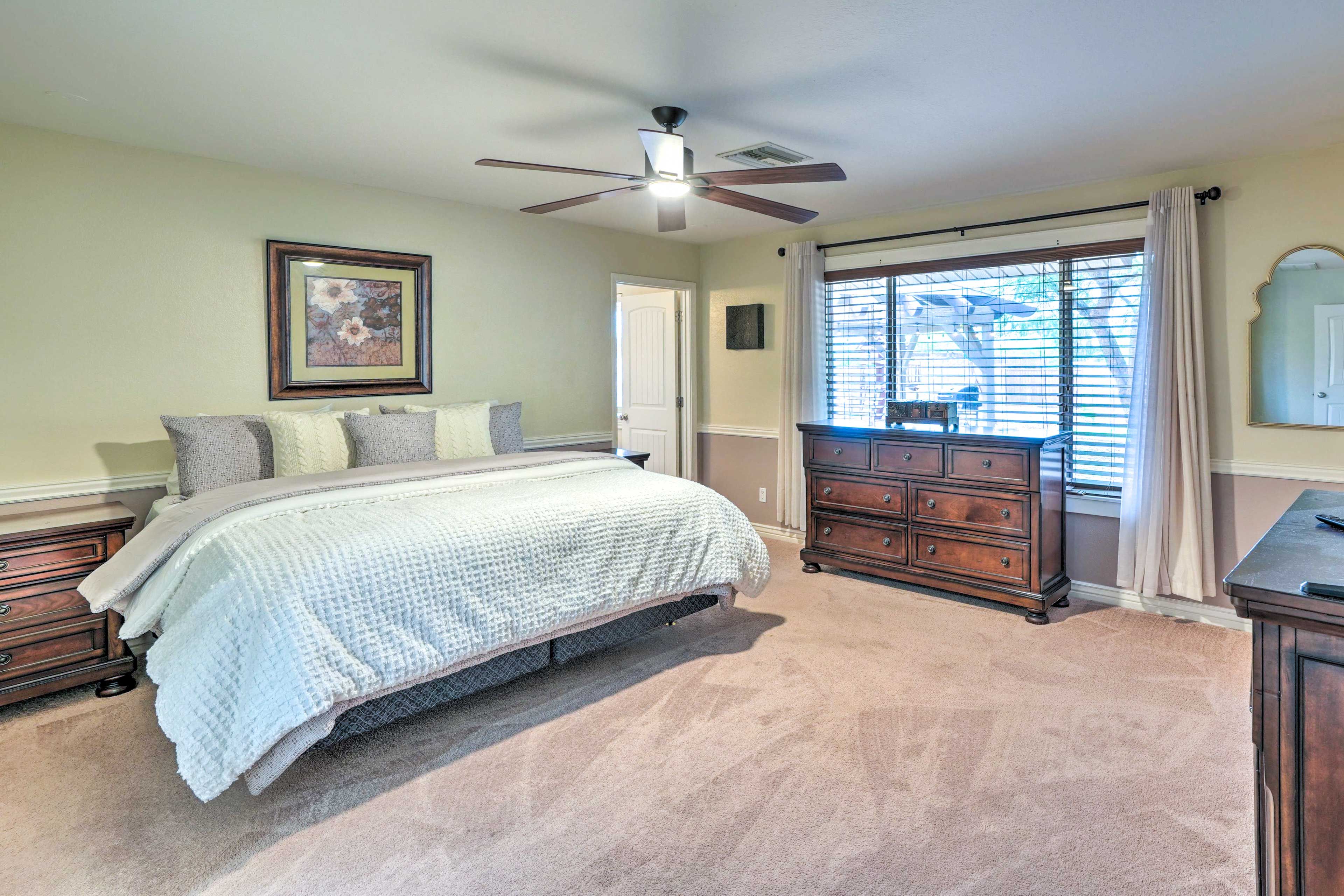 Bedroom 1 | King Bed