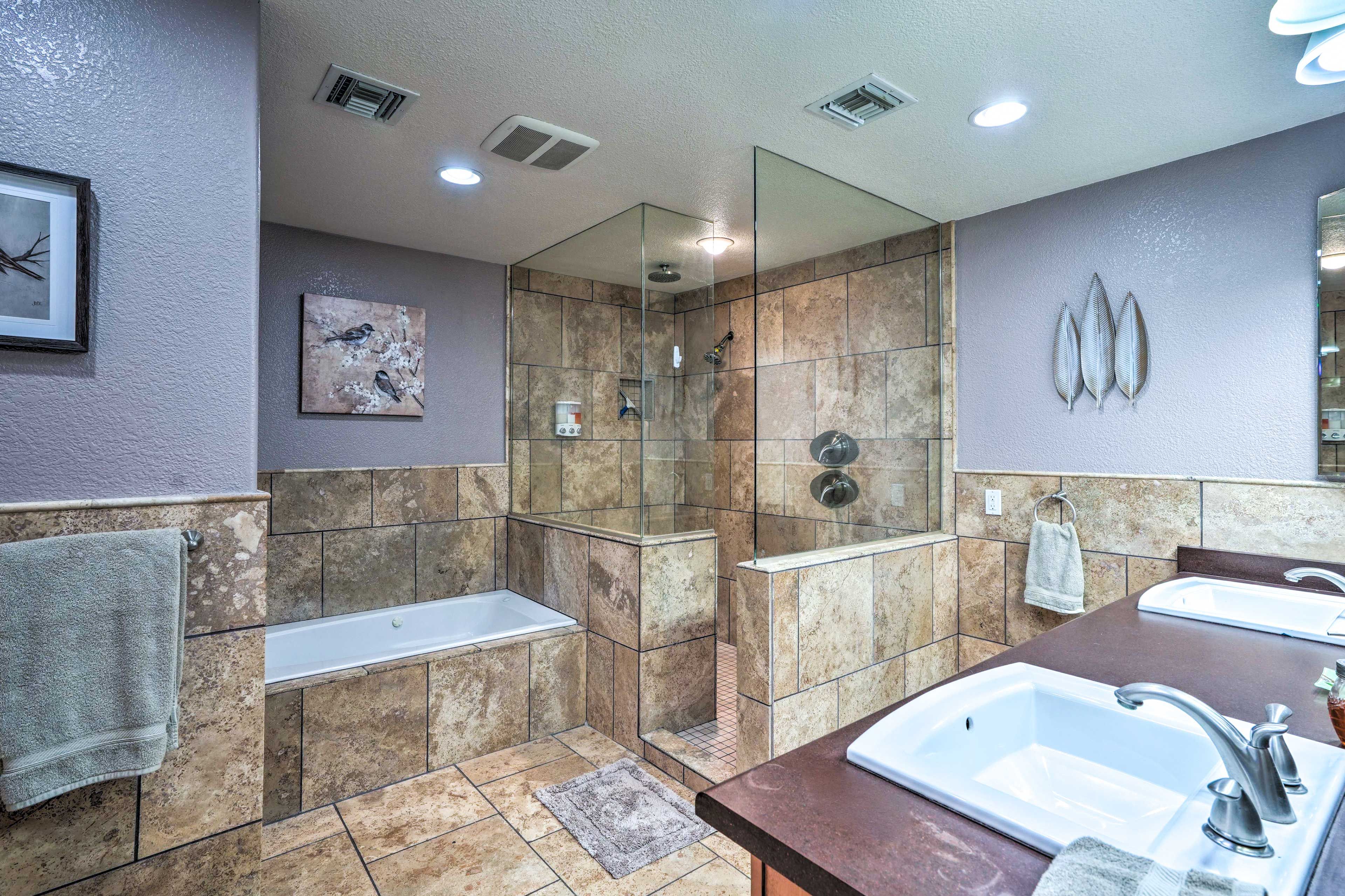 En-Suite Bathroom | Complimentary Toiletries
