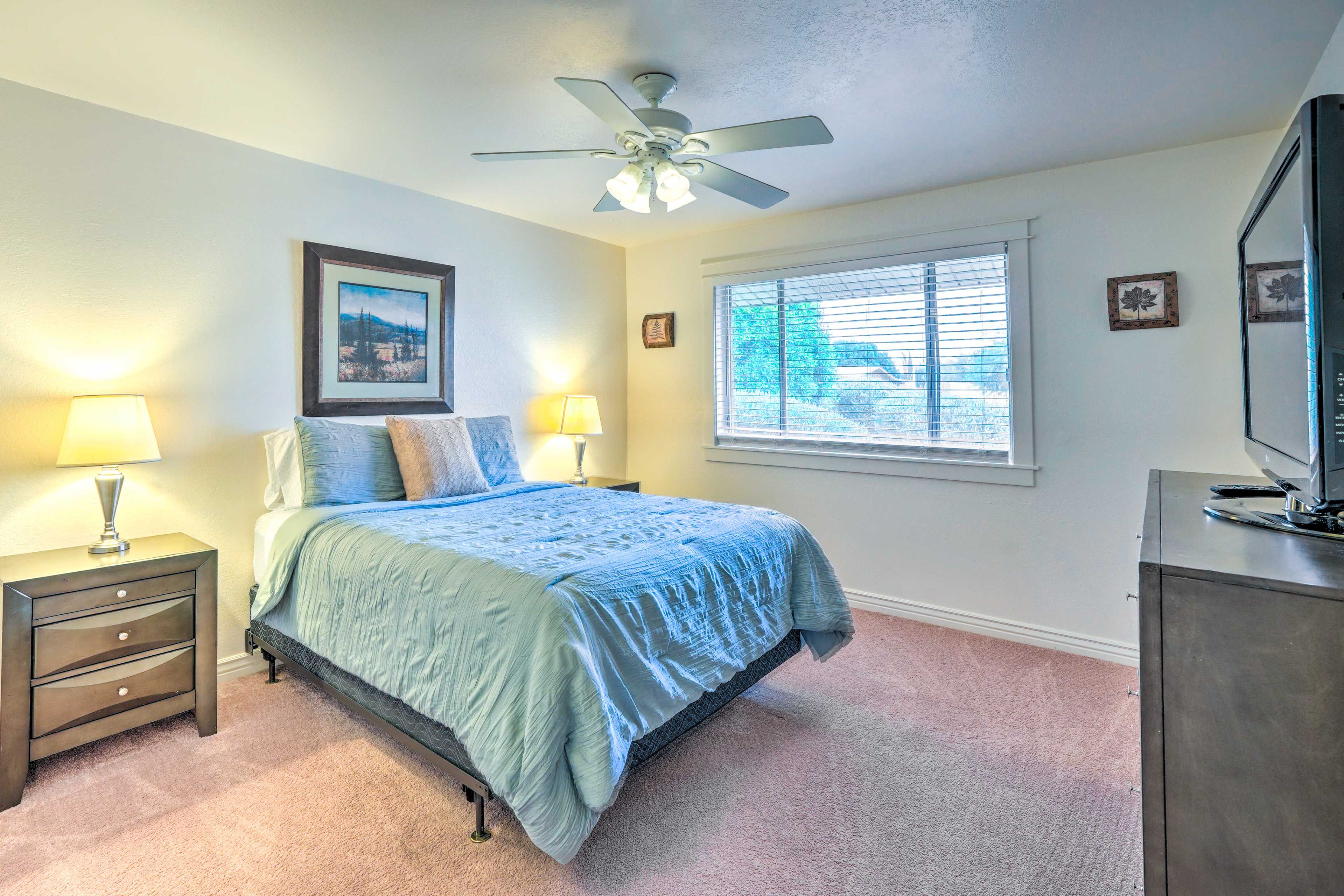 Bedroom 3 | Queen Bed