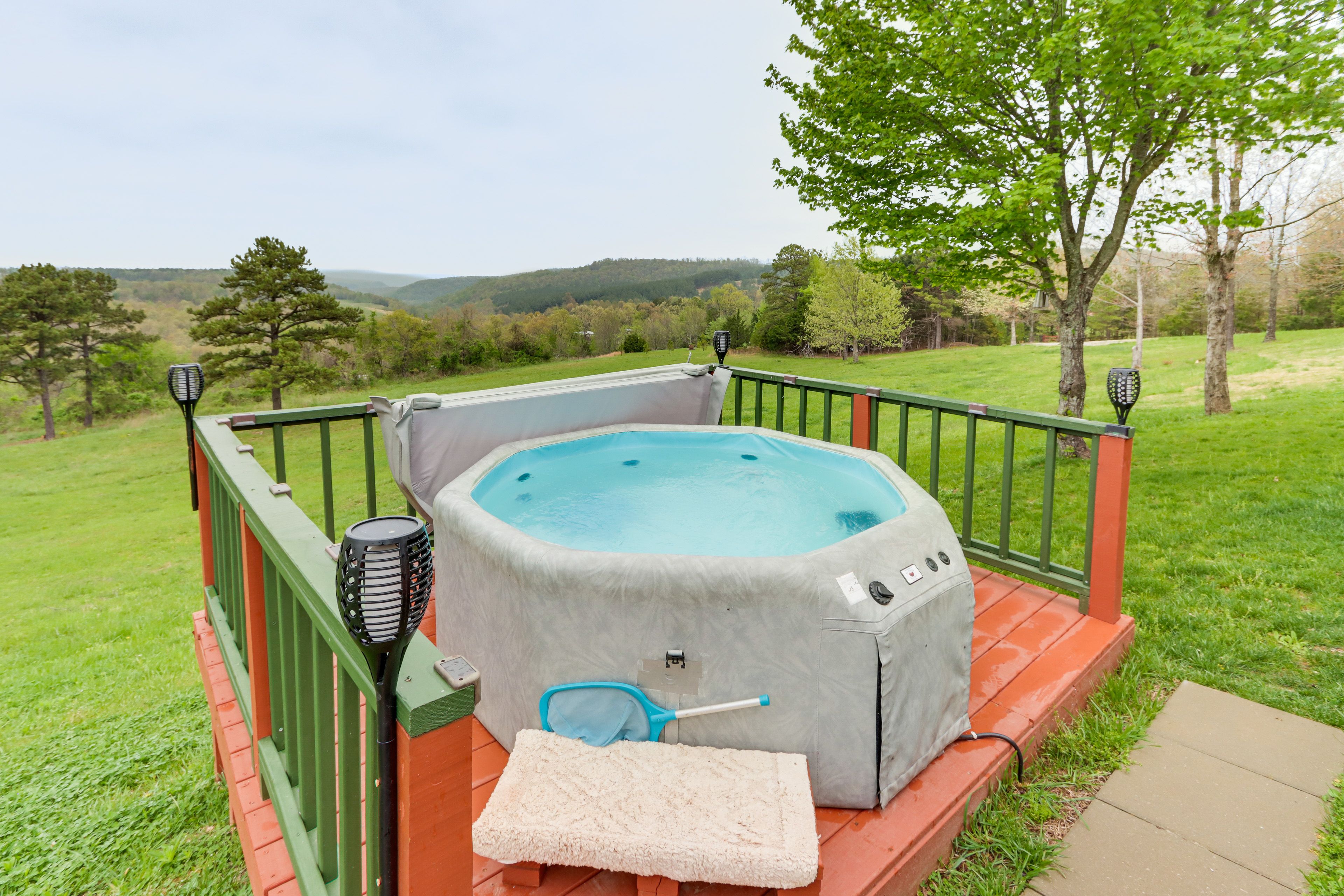 Deck | Hot Tub
