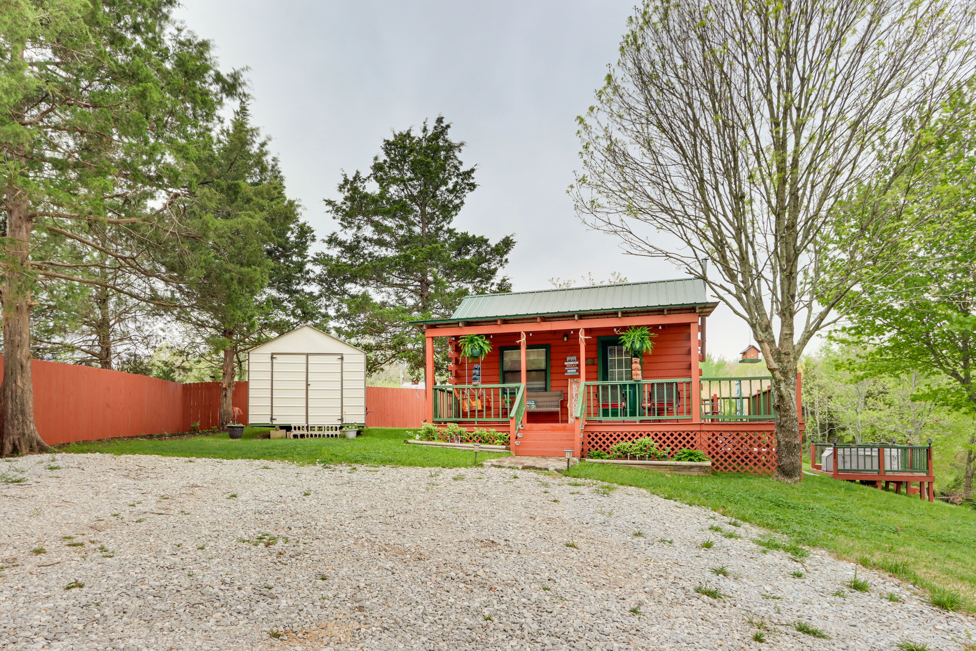 Parking | Driveway (4 Vehicles) | RV & Trailer Parking (24' Max Length)