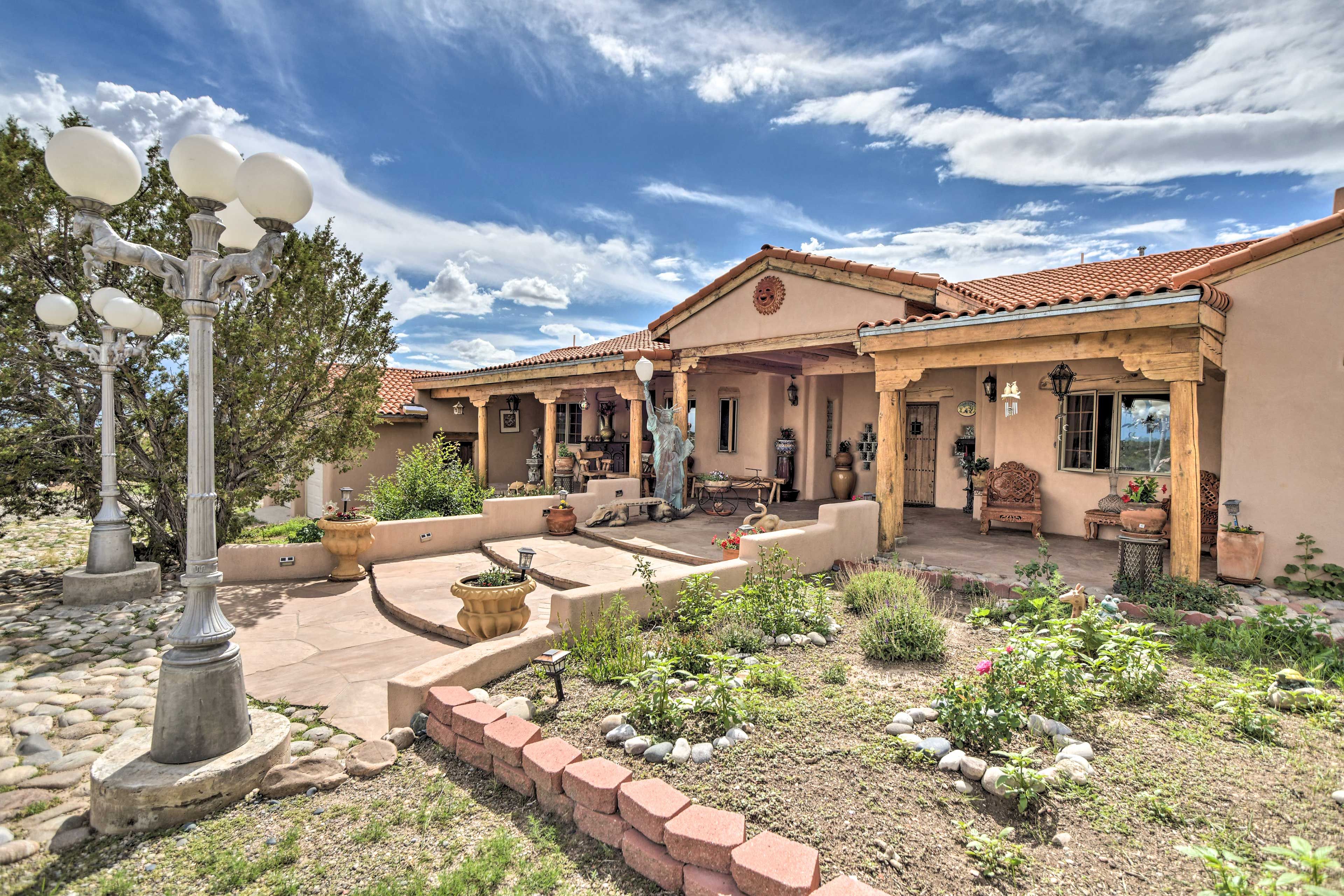 Santa Fe Vacation Rental | 2,800 Sq Ft | 6BR | 3.5BA | 3 Steps Required