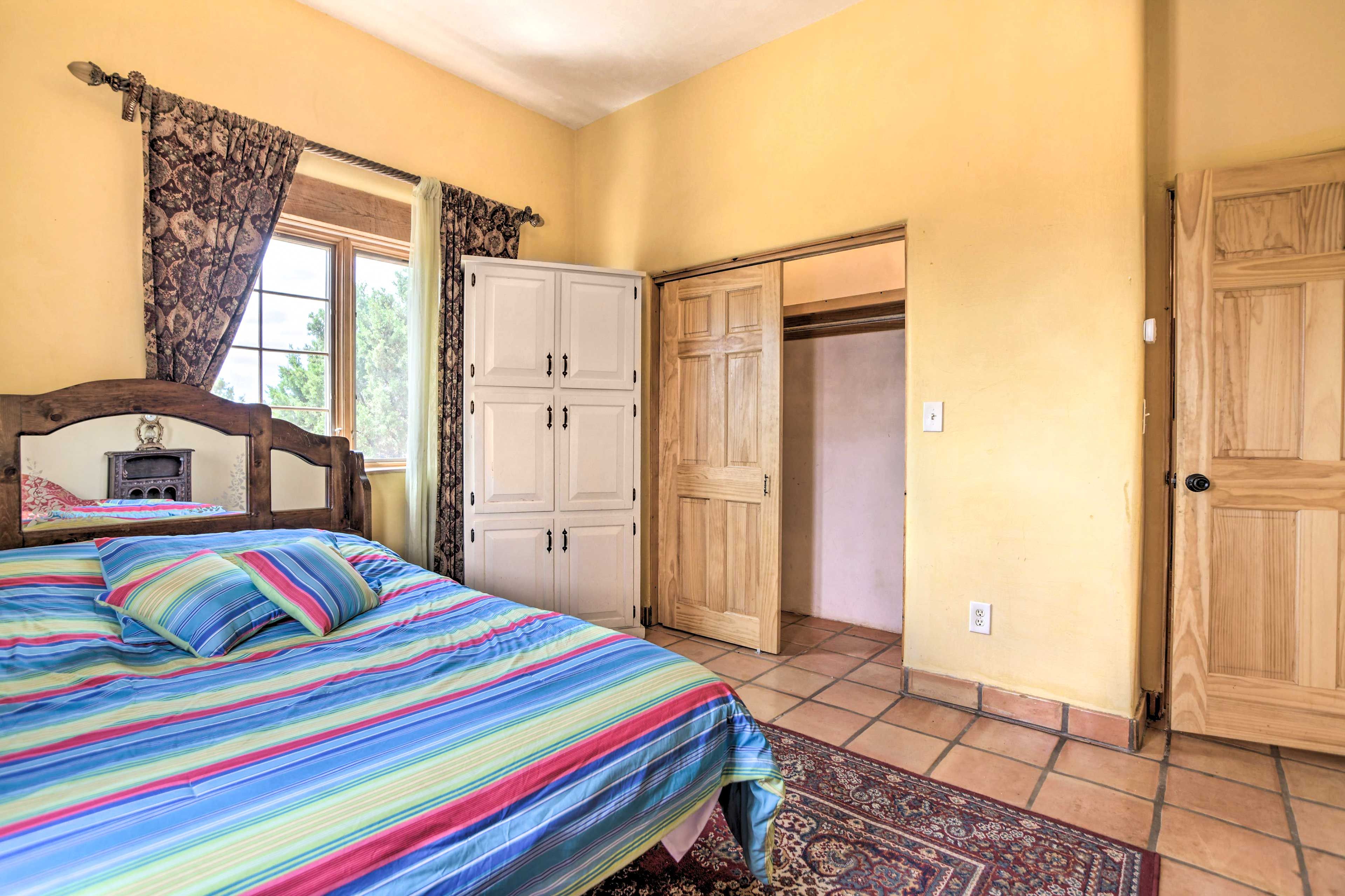 Bedroom 4 | Queen Bed