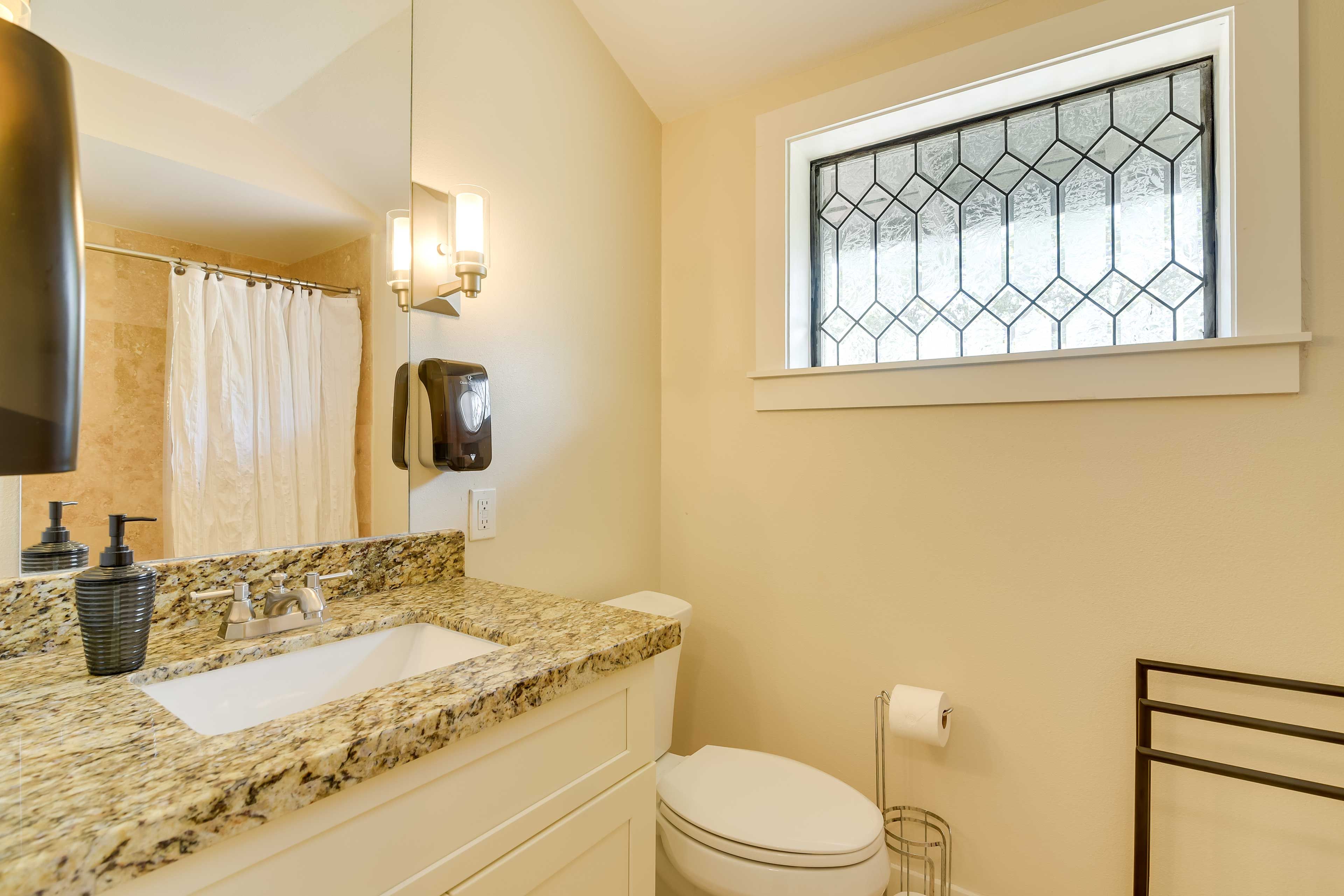 En-Suite Bathroom | Complimentary Toiletries