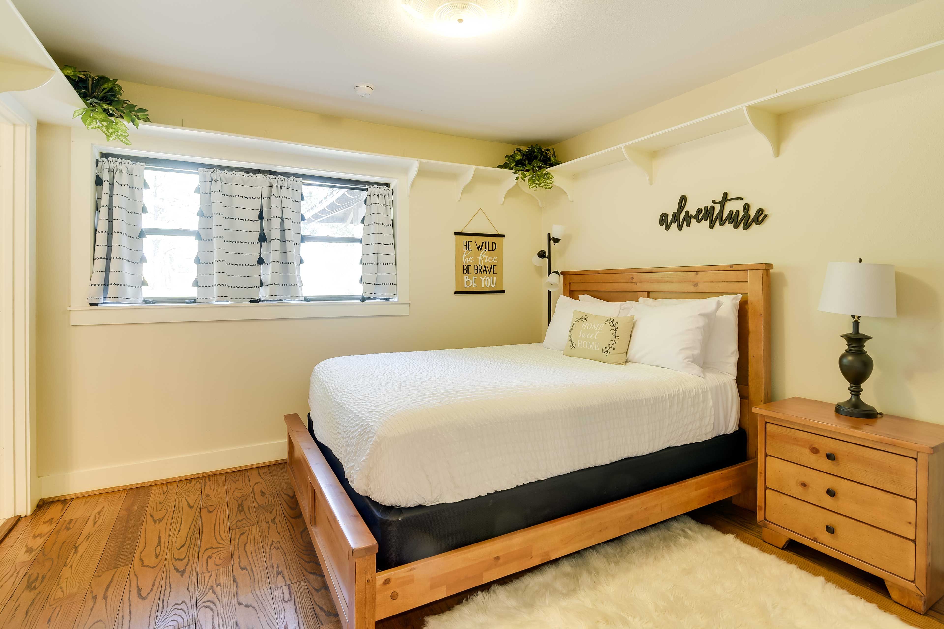 Bedroom 4 | Queen Bed