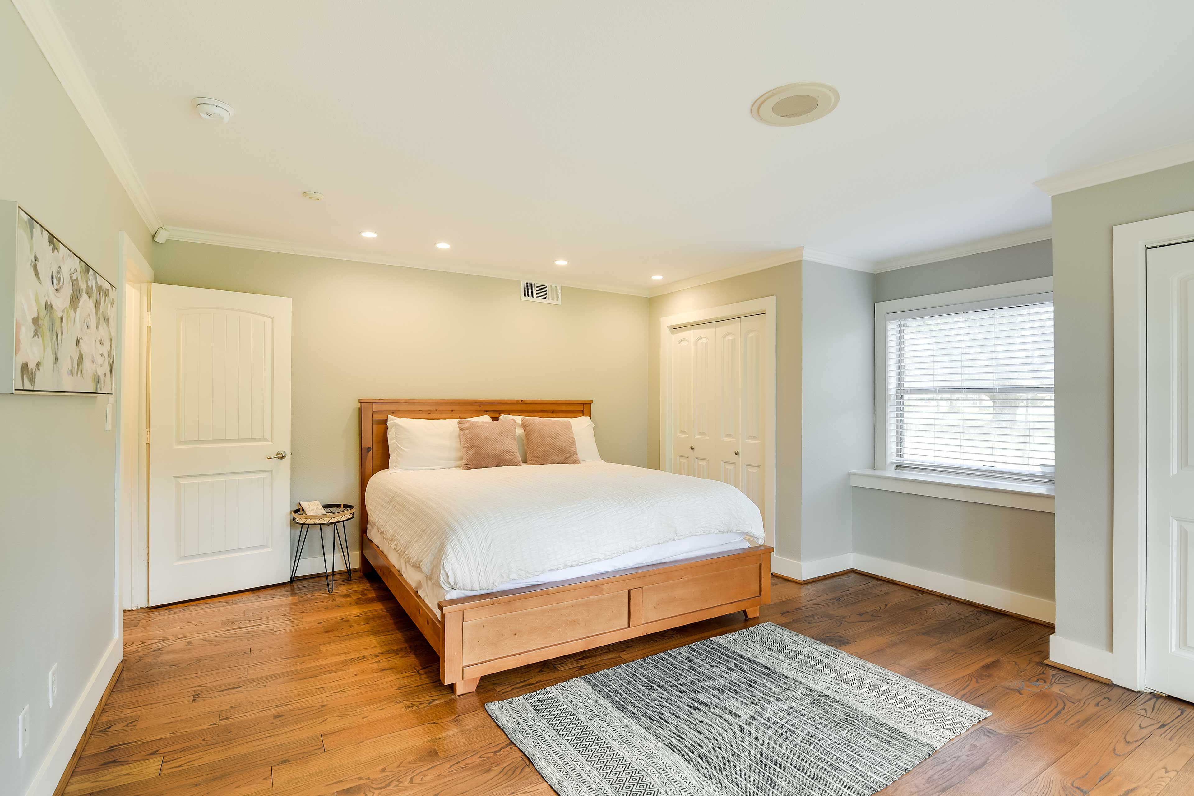 Bedroom 2 | King Bed
