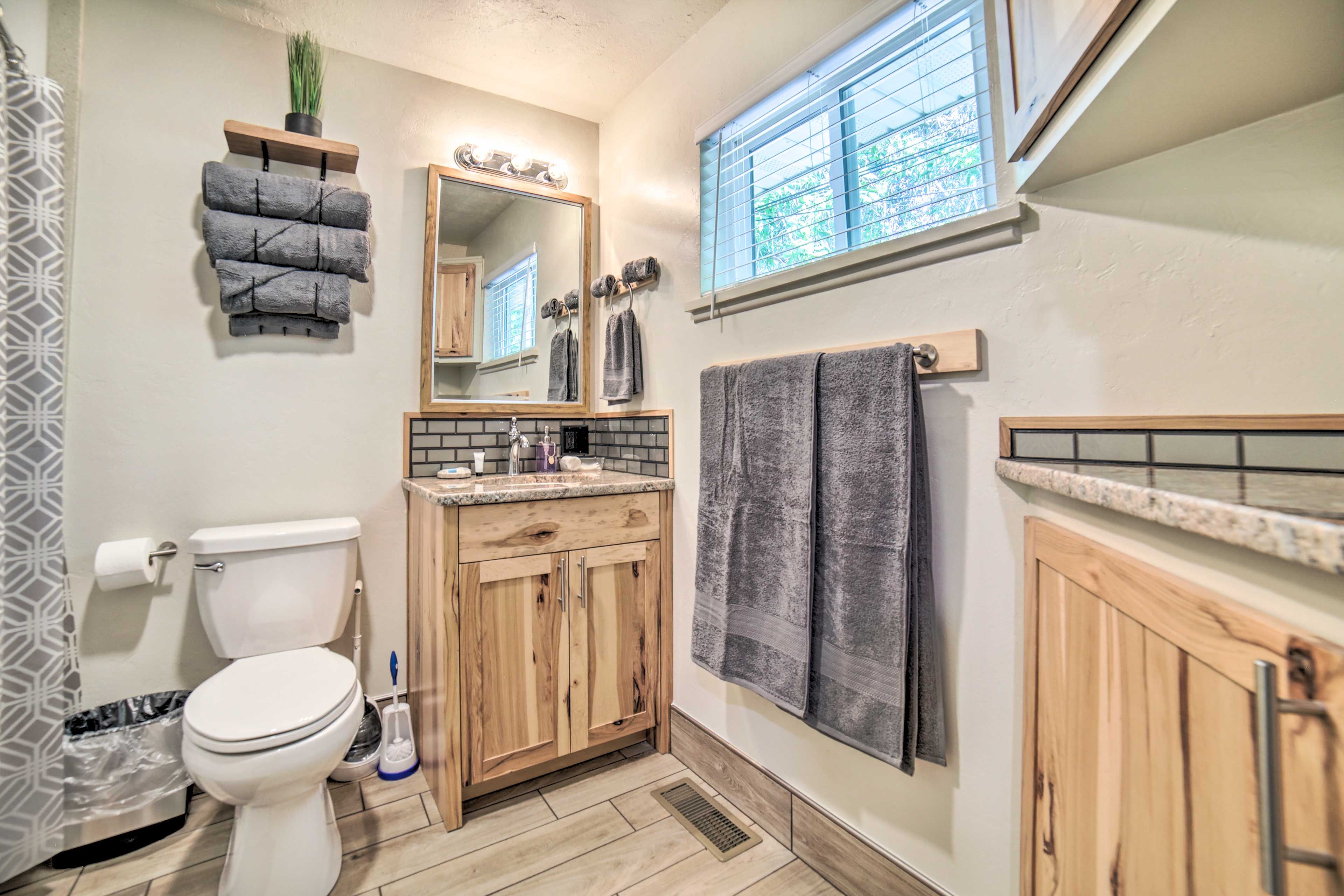 Bathroom | Complimentary Toiletries | Towels Provided