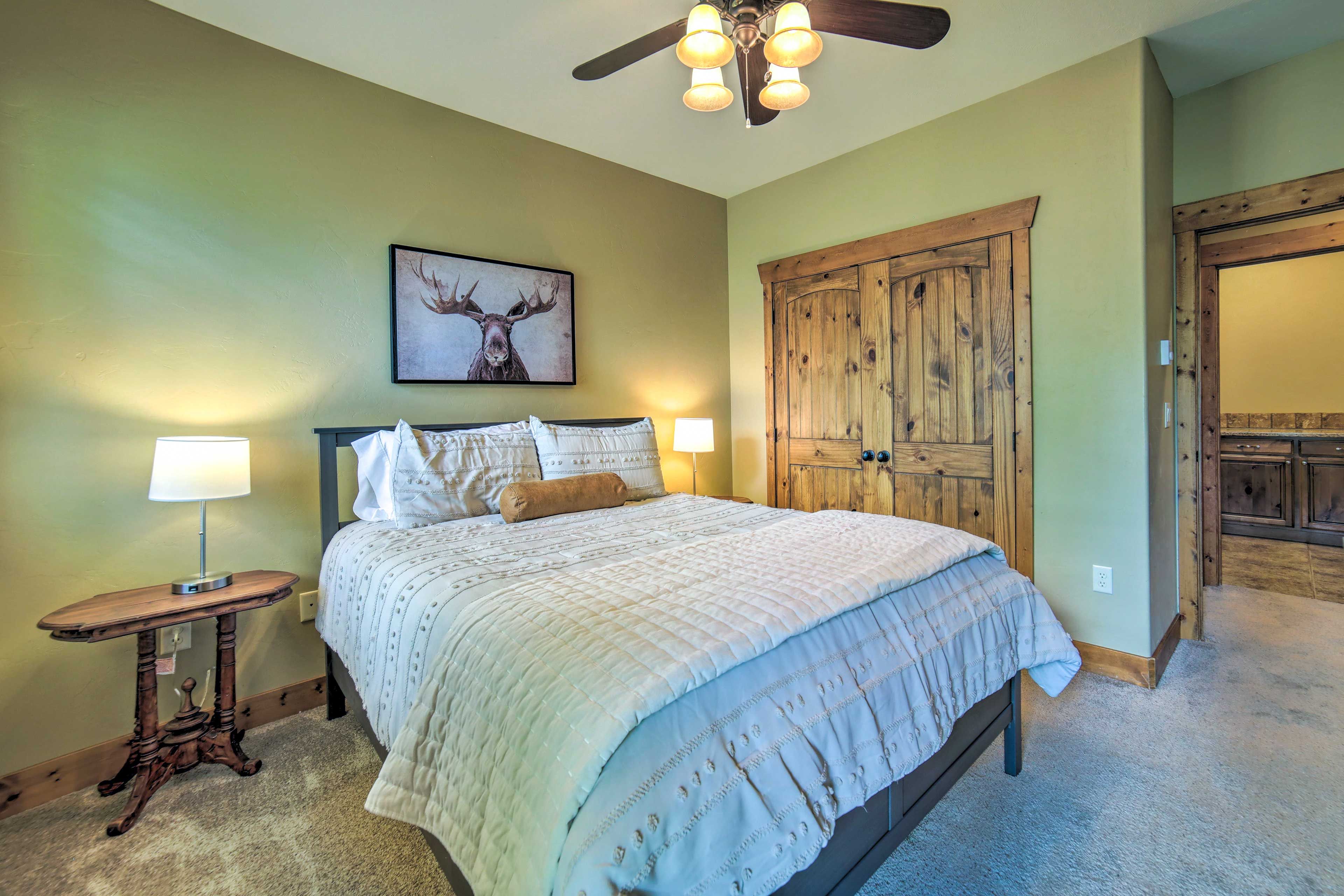 Bedroom 2 | Queen Bed