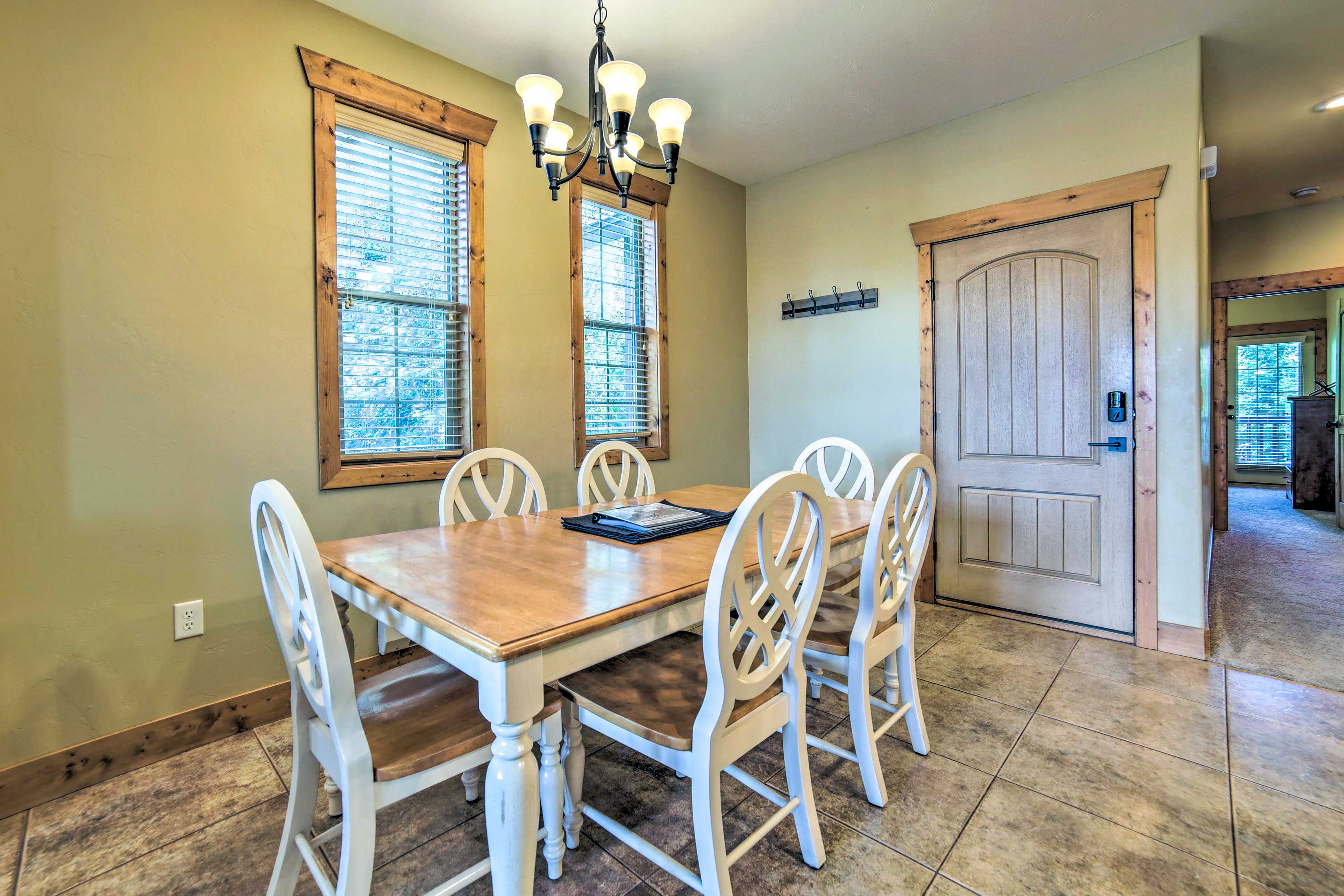 Dining Area | Dishware & Flatware