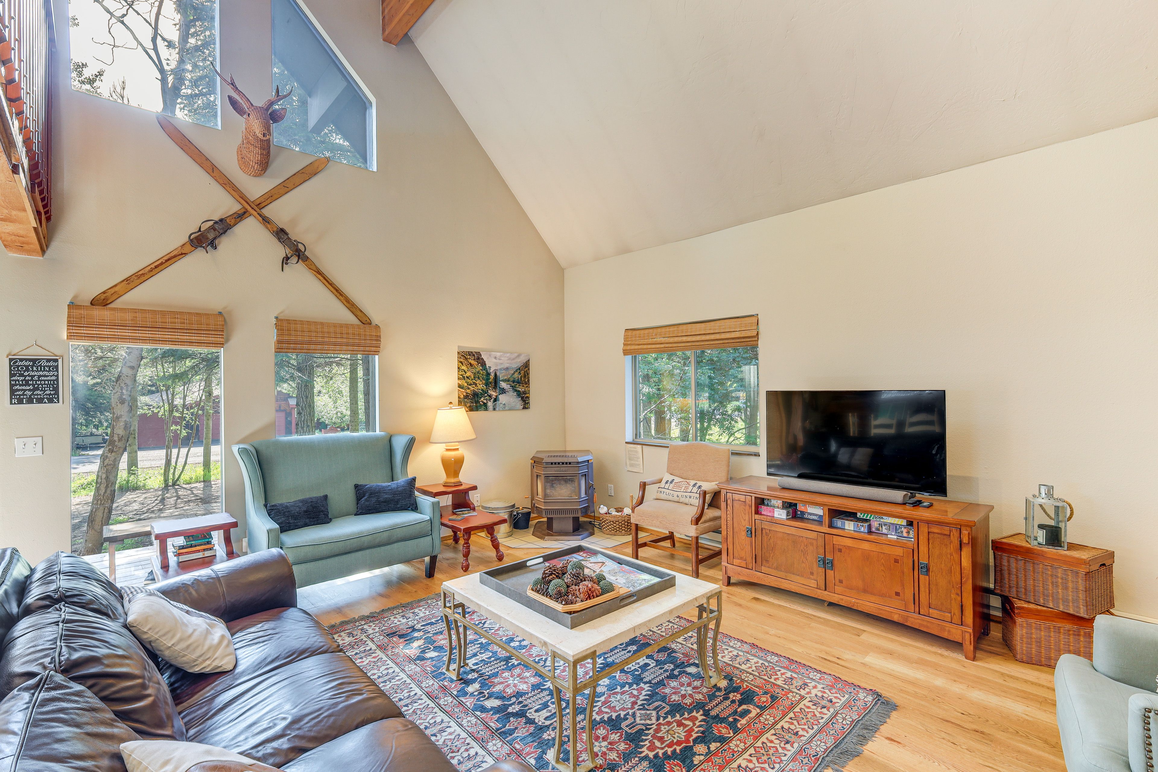 Living Room | Free WiFi | Smart TV