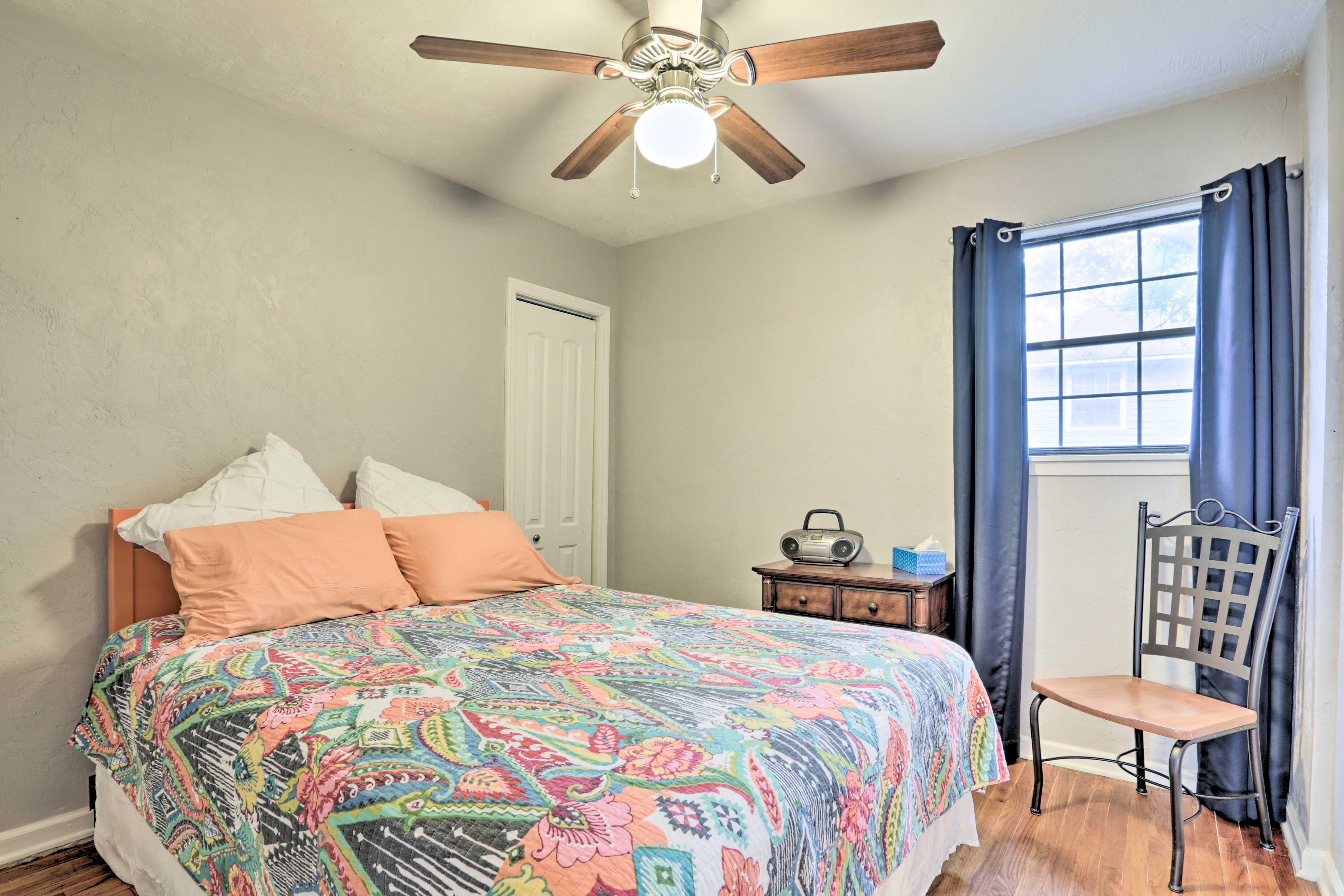 Bedroom 1 | Main Level | Queen Bed | Linens Provided