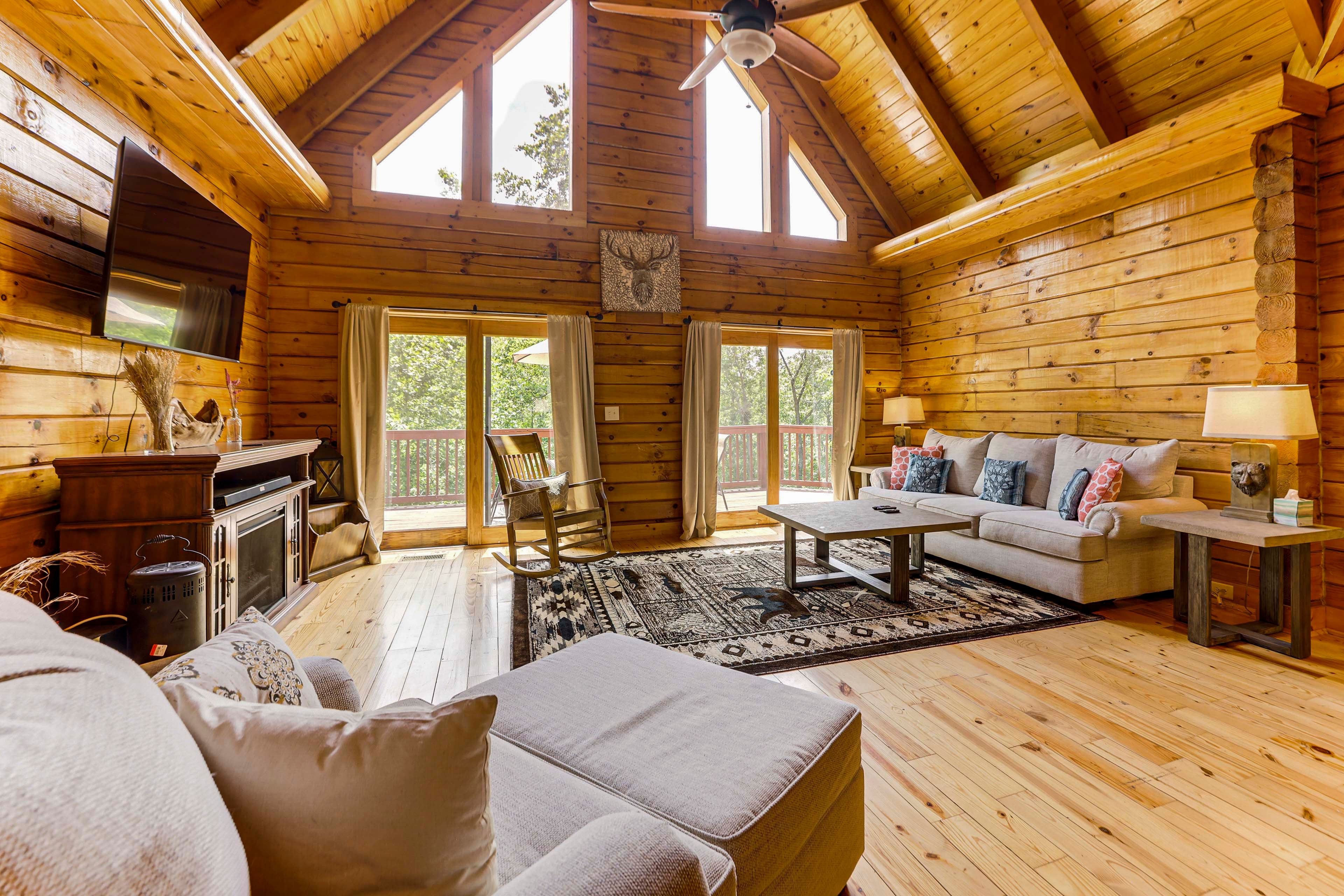 Living Room | Main Level | Smart TV | Central Air Conditioning