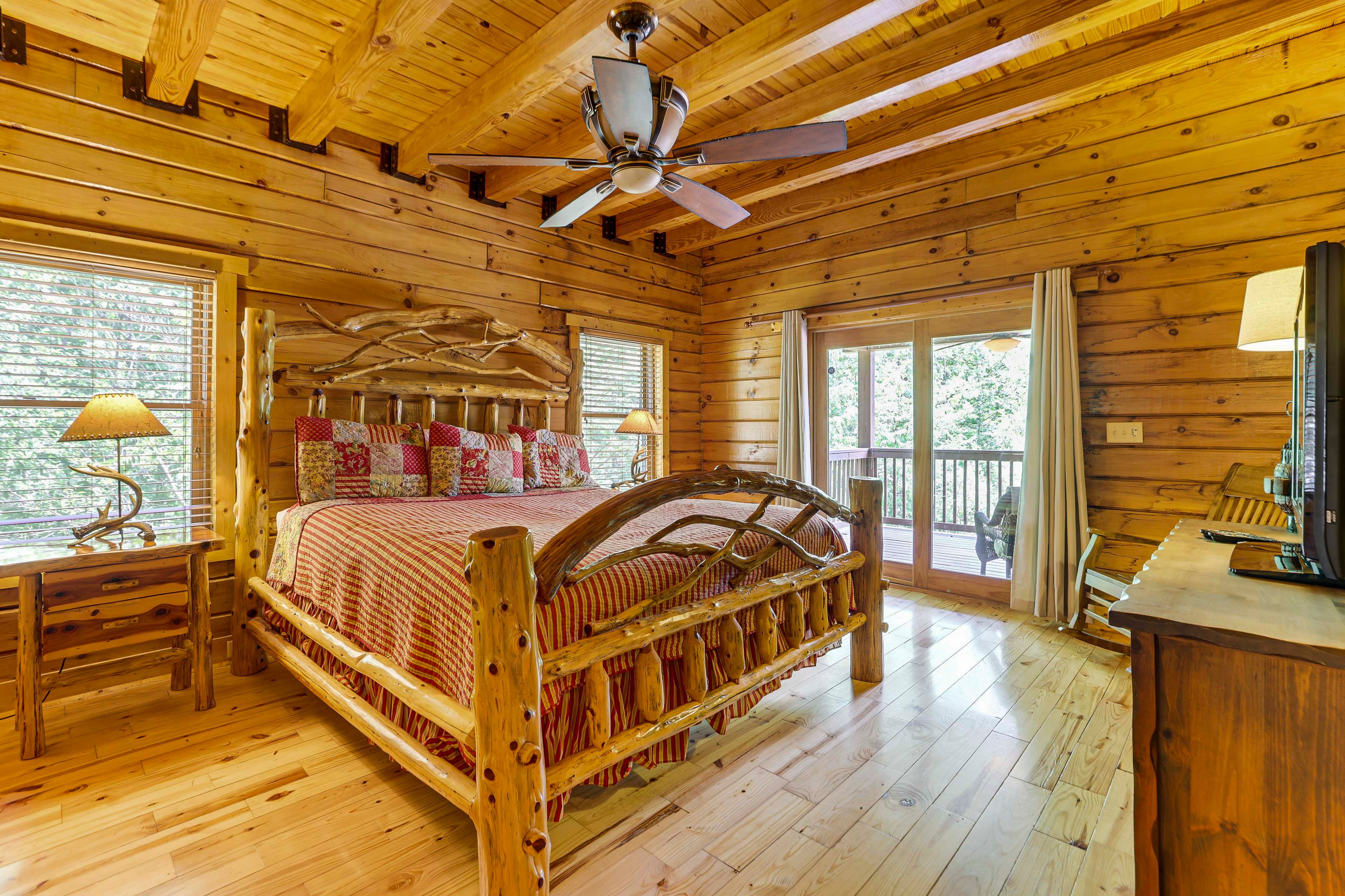 Bedroom 1 | King Bed | Main Level | En-Suite Bathroom