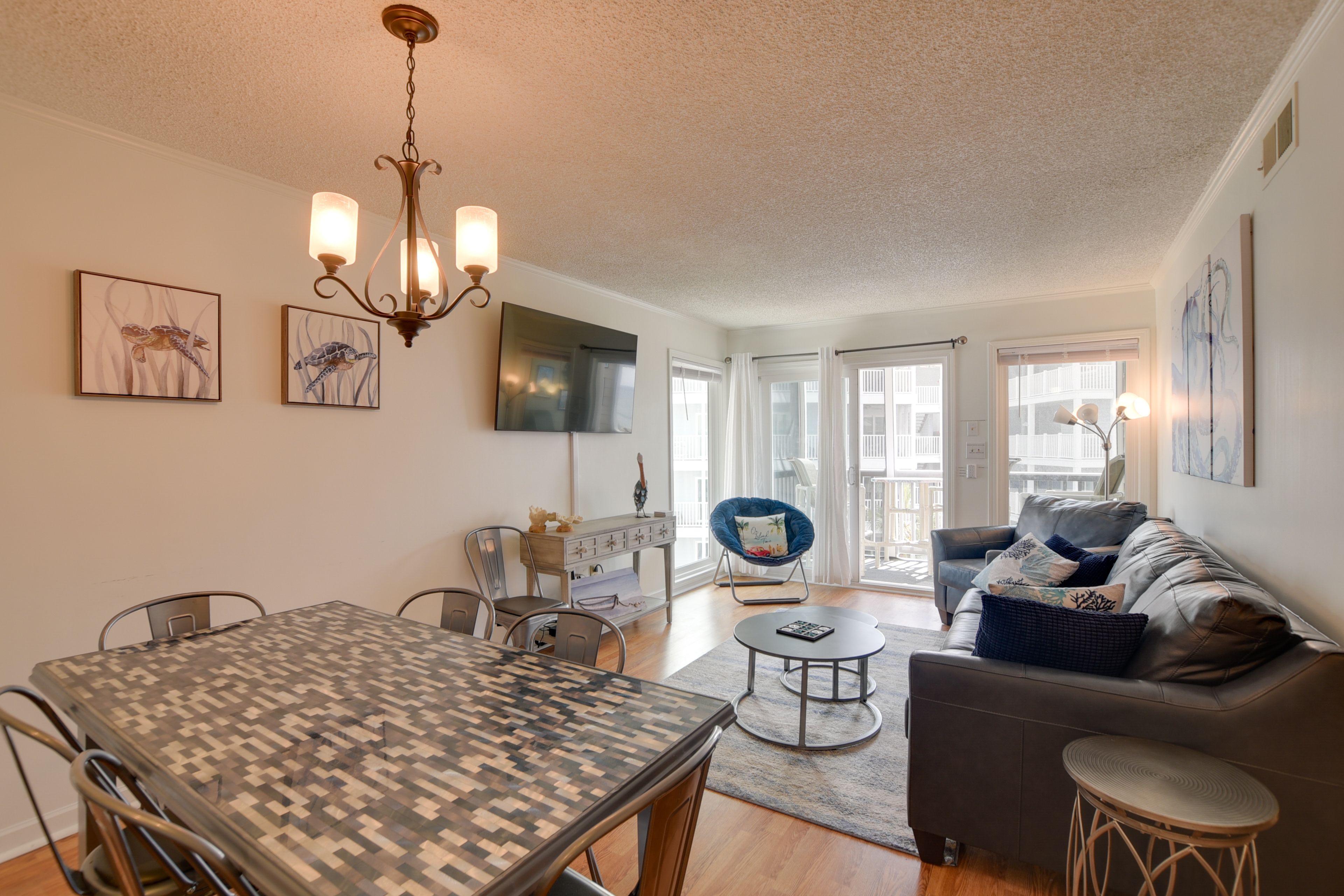 Dining Area | Dishes & Flatware Provided