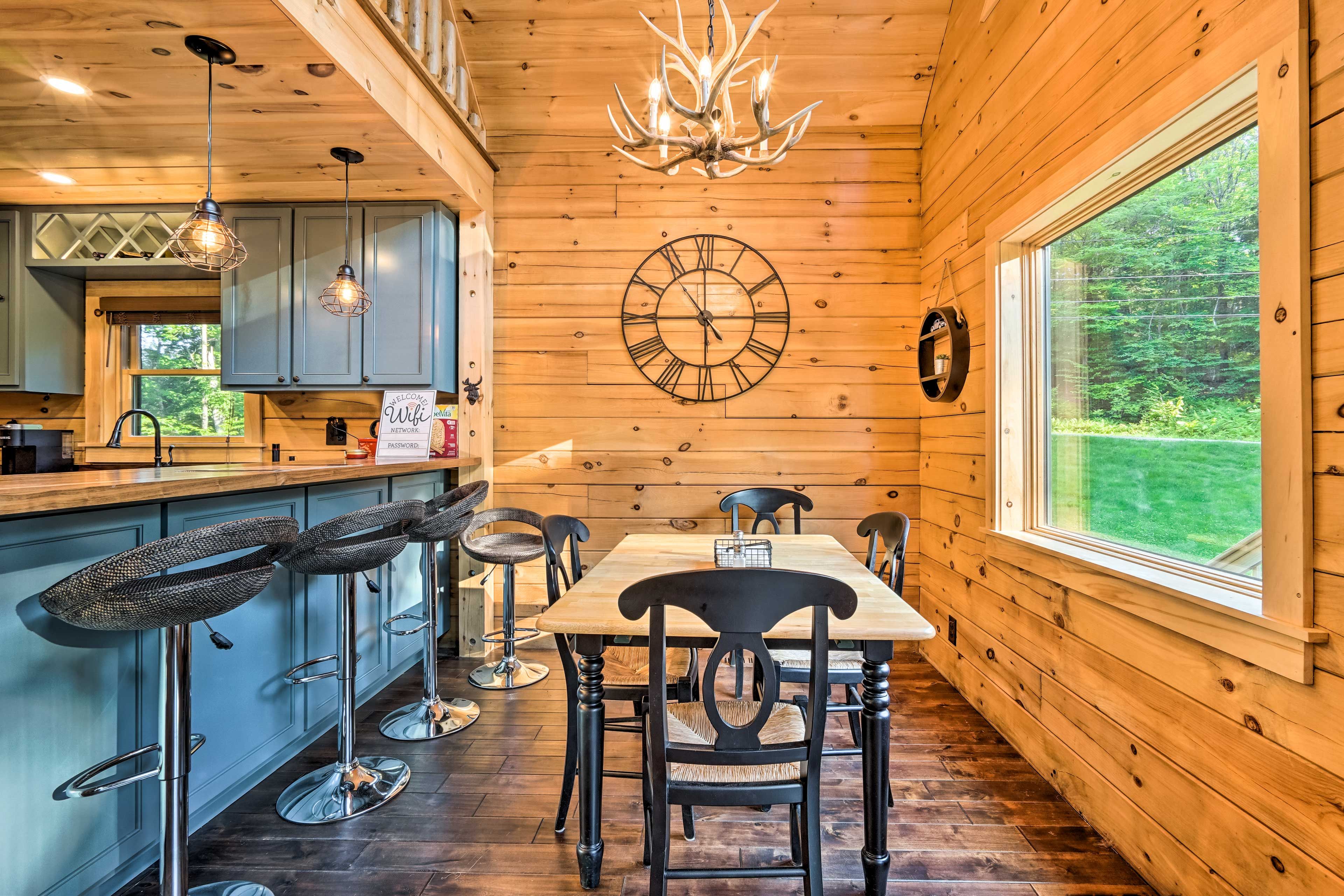 Dining Area | Dishware & Flatware Provided