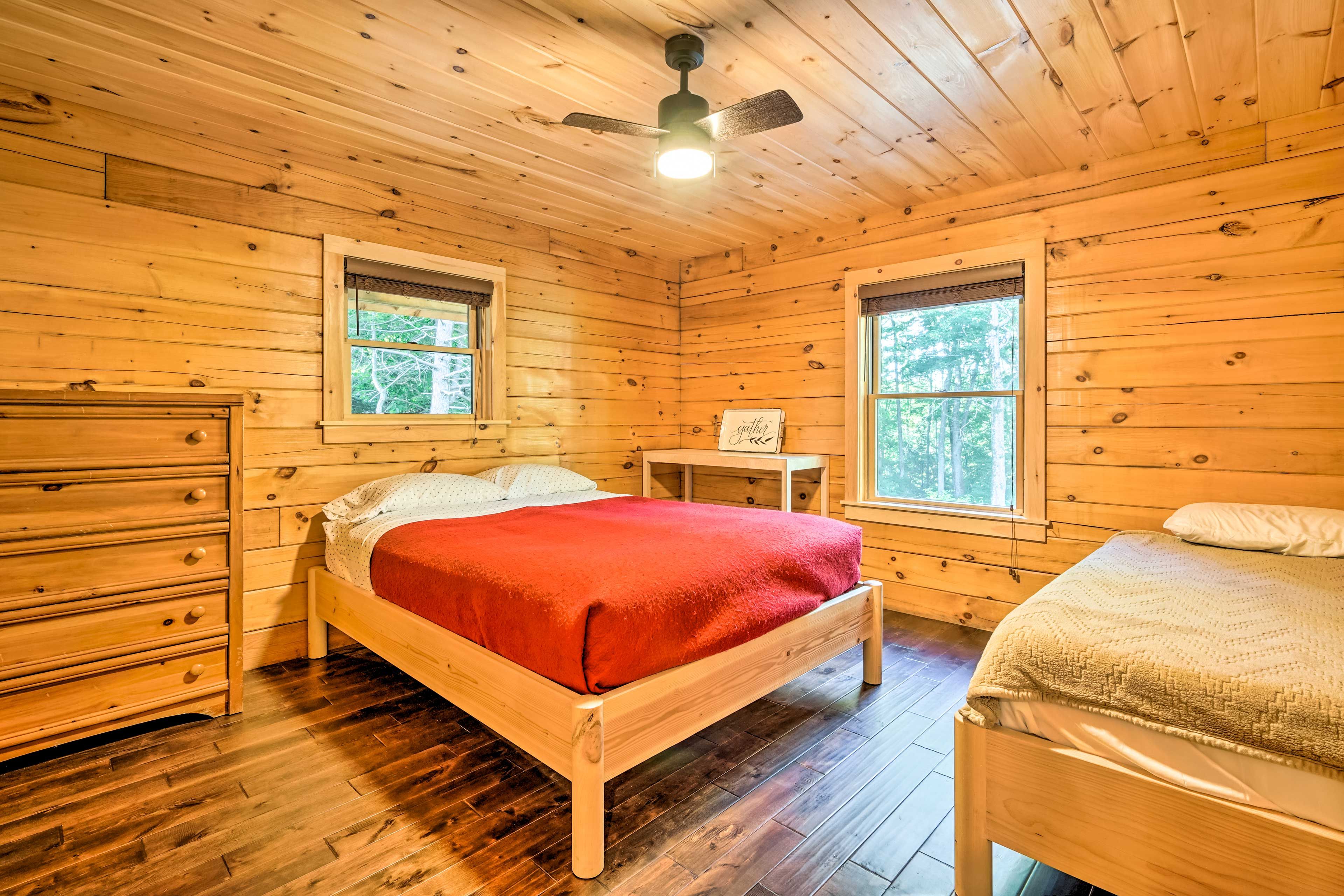 Bedroom 3 (Stratton Room) | Queen Bed | Twin Bed | 1st Floor