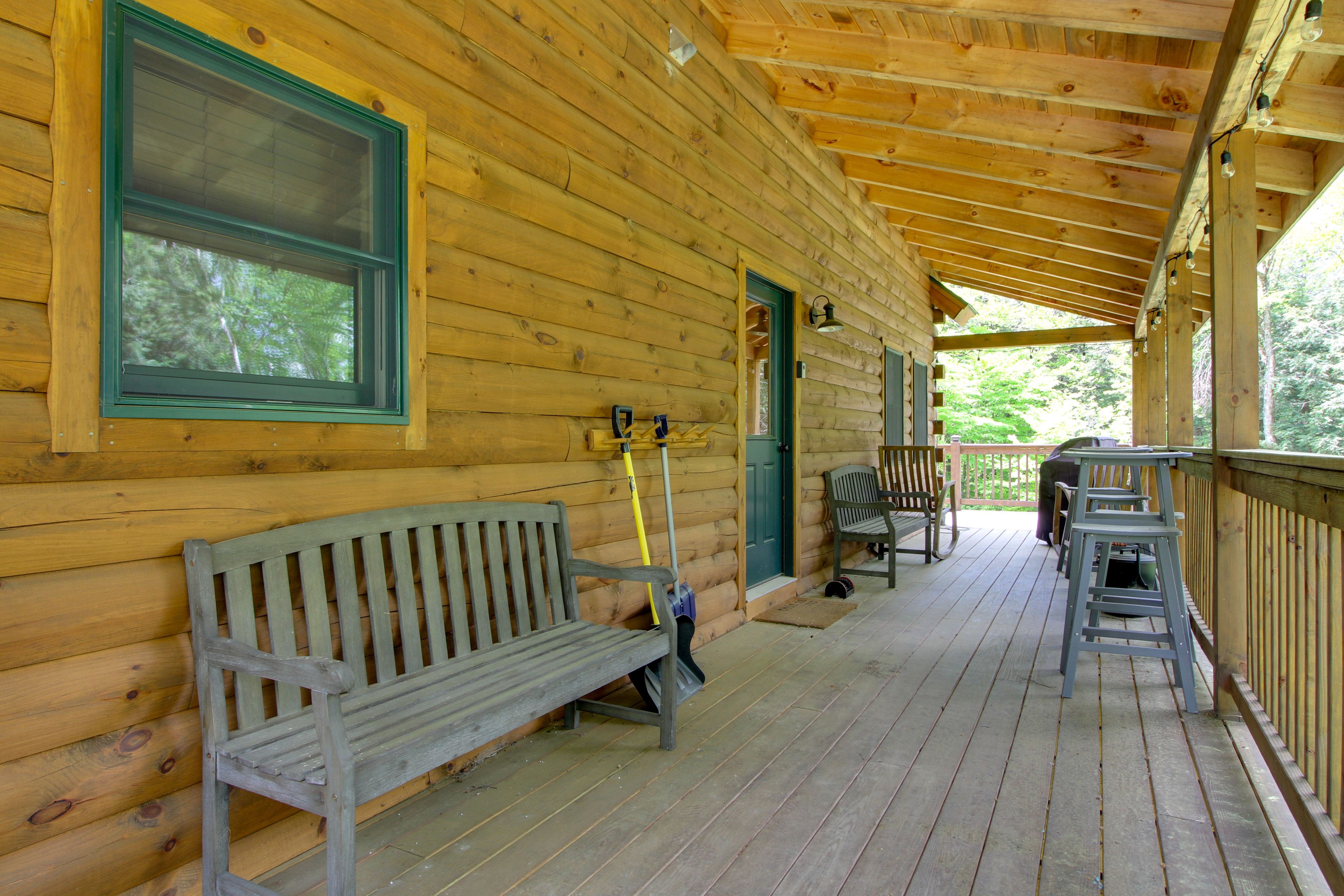 Wraparound Furnished Deck