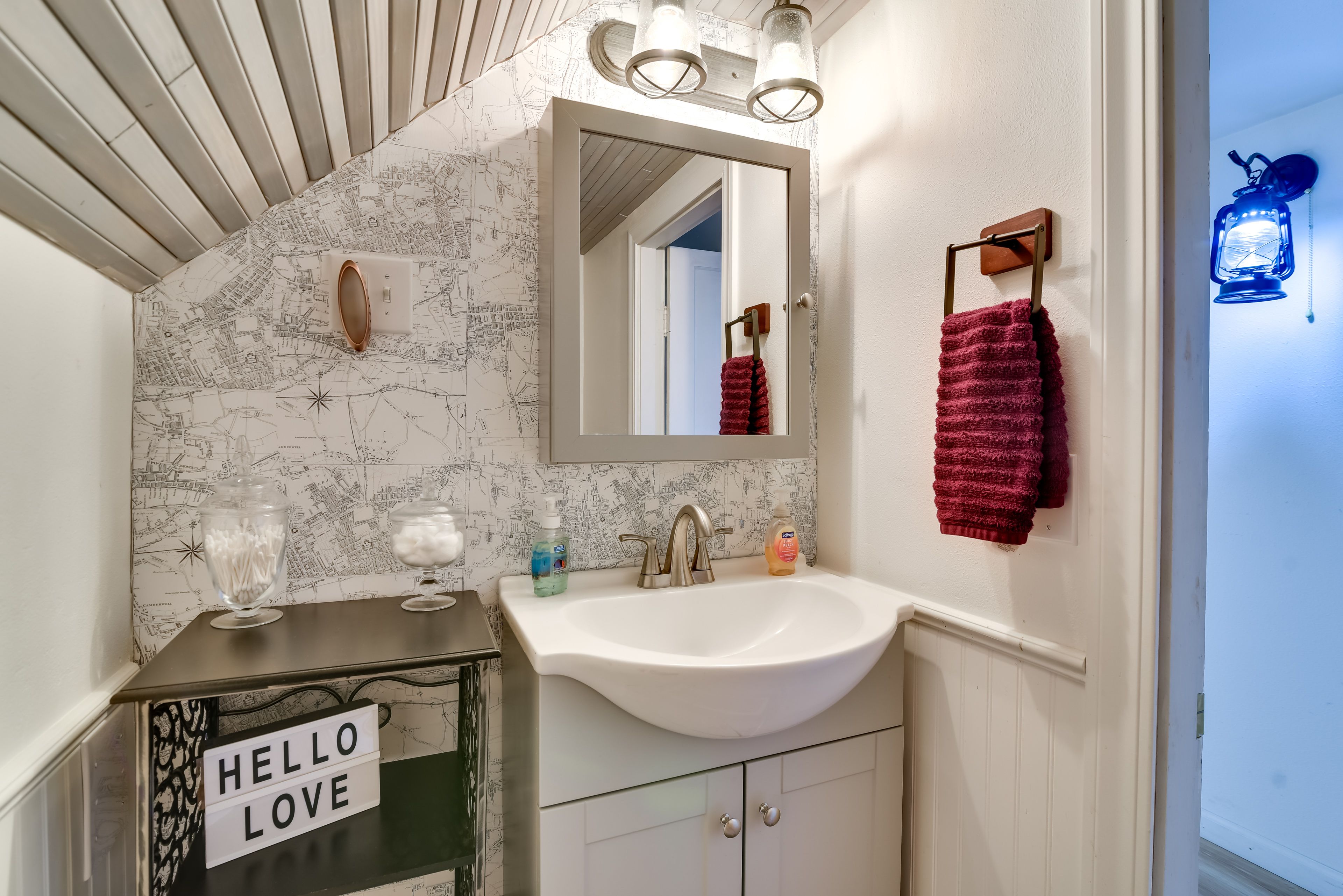 Half Bathroom | 2nd Floor