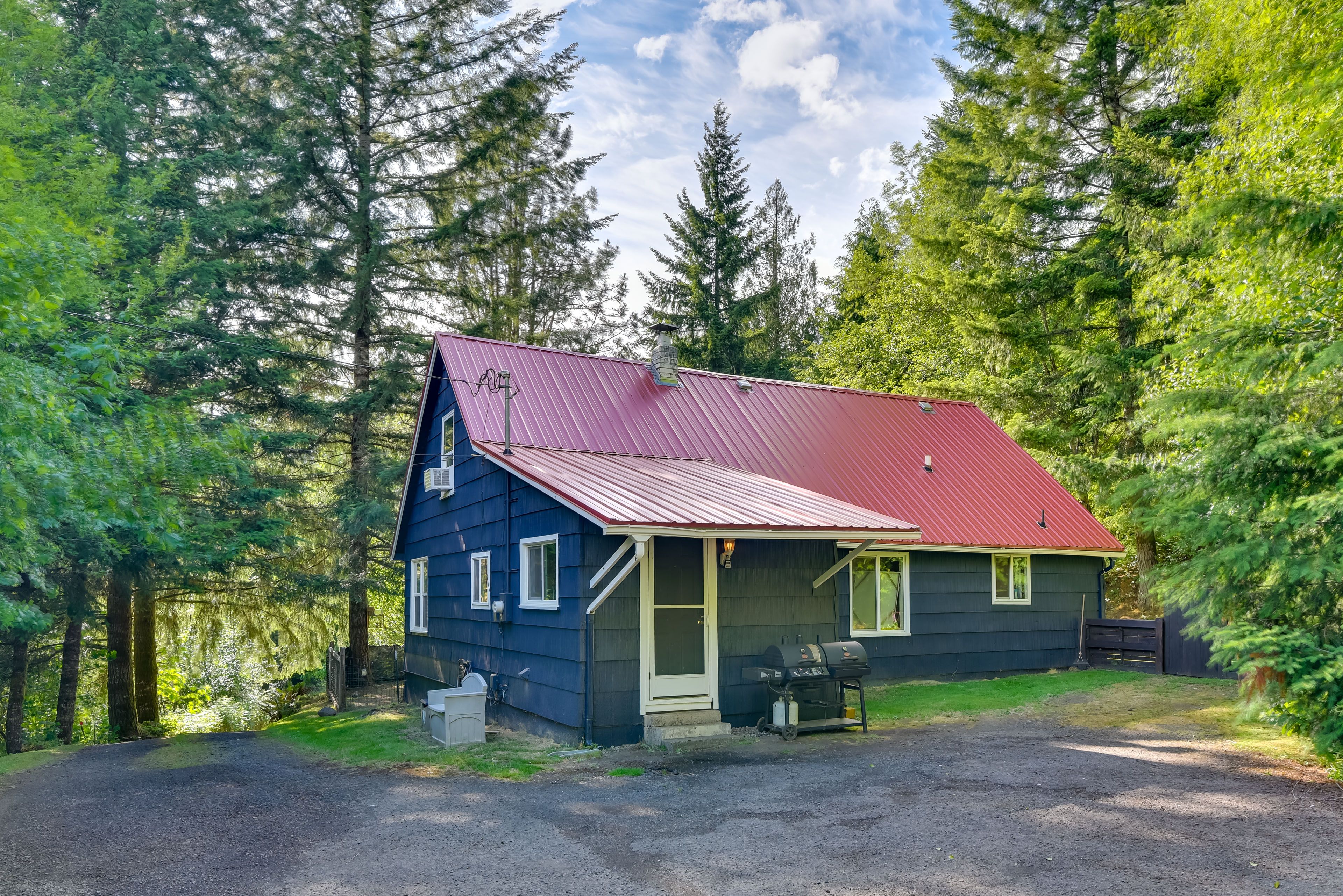 Parking | Driveway (4 Vehicles) | RV/Trailer Parking Allowed