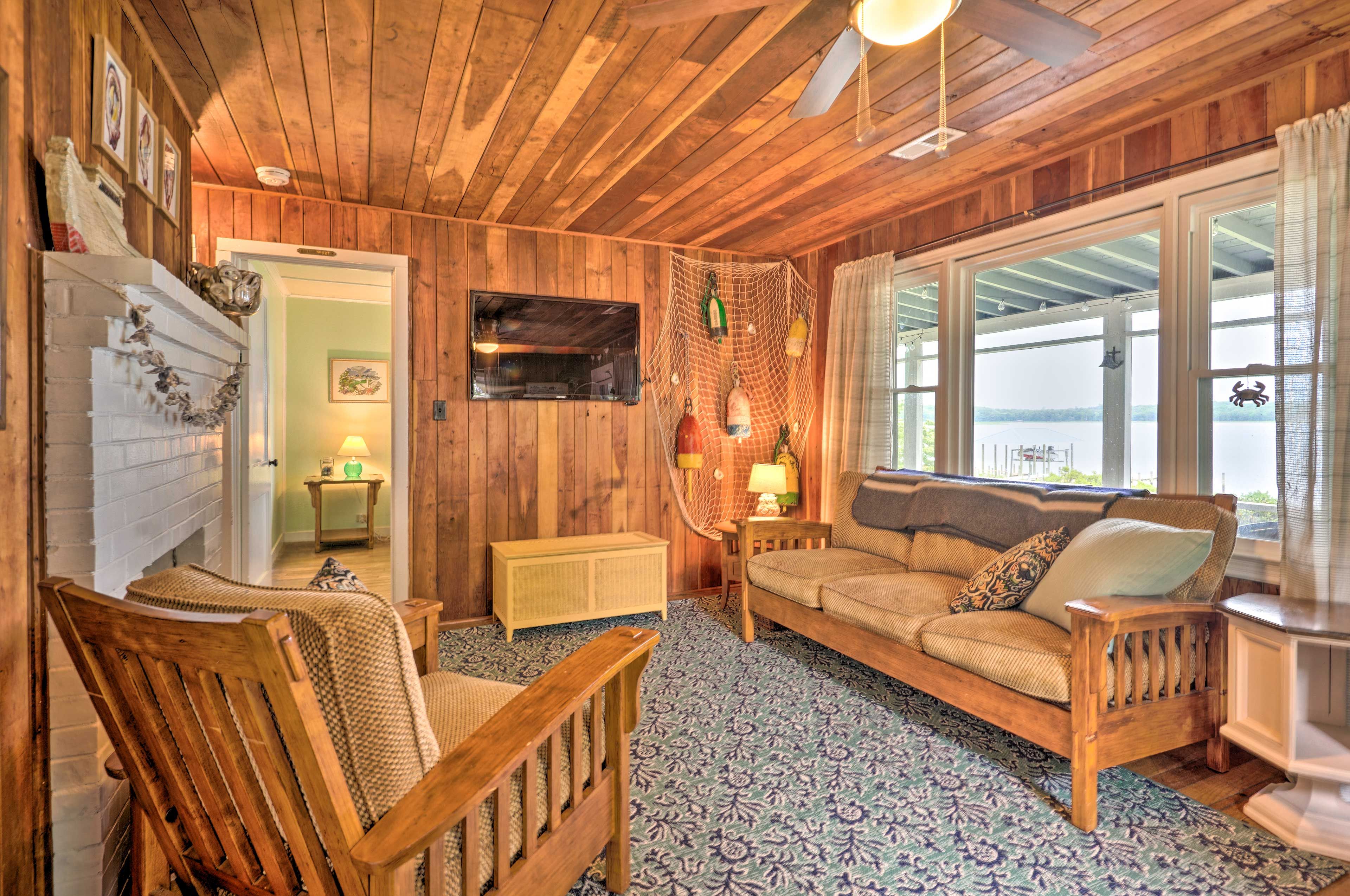 Living Room | Smart TV | Free WiFi