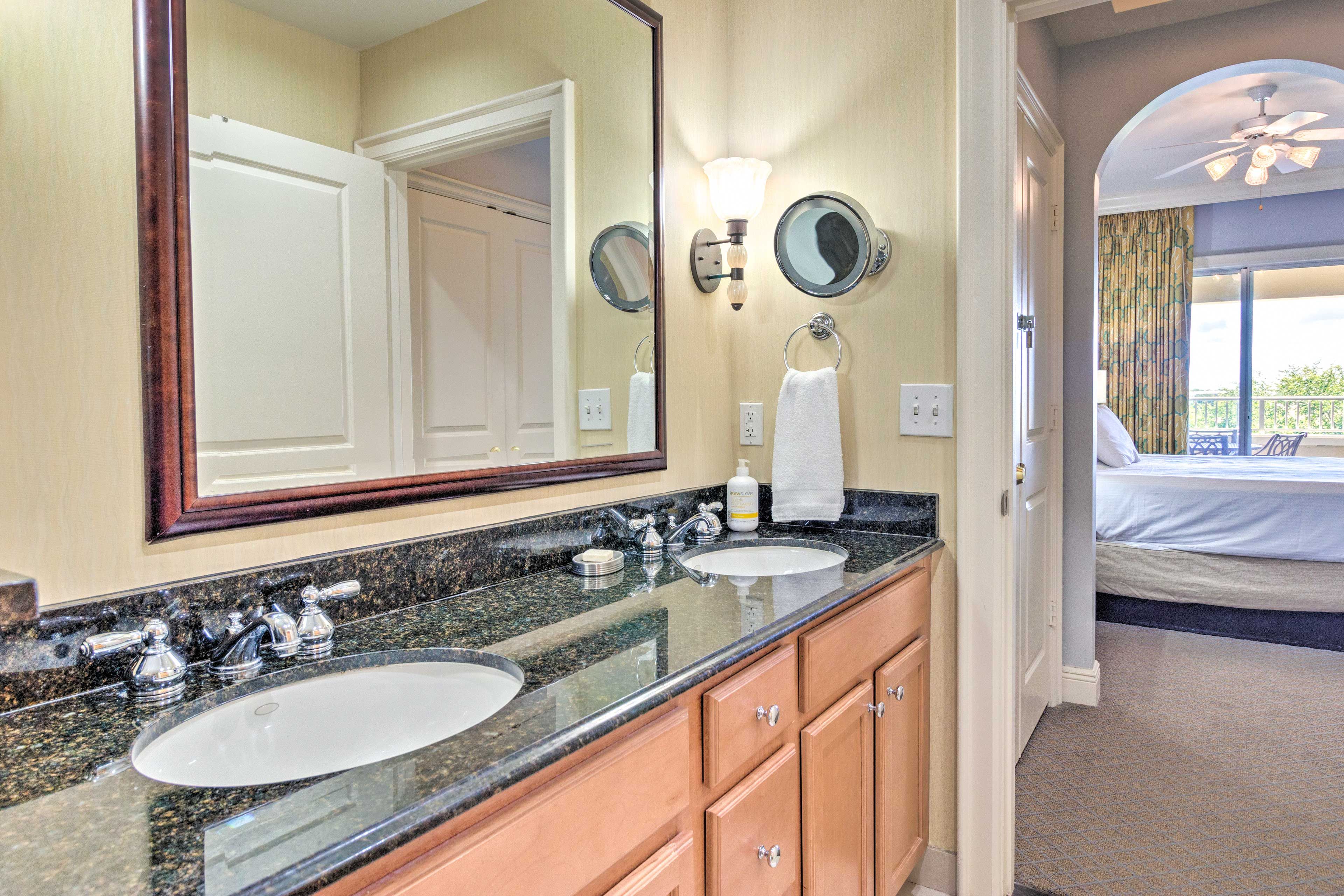 Full Bathroom | Complimentary Initial Toiletries | Jetted Tub