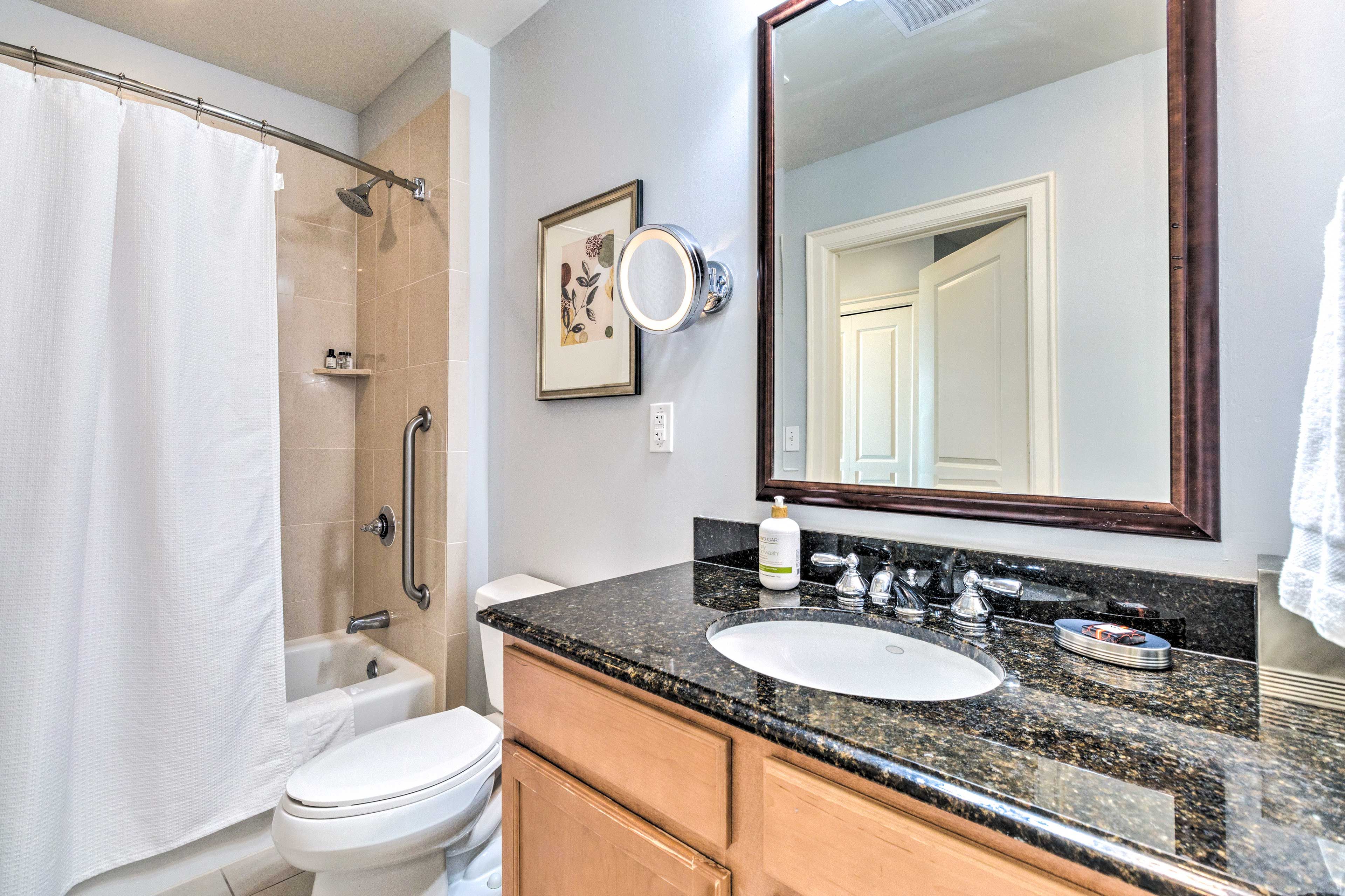 Full Bathroom | Complimentary Toiletries