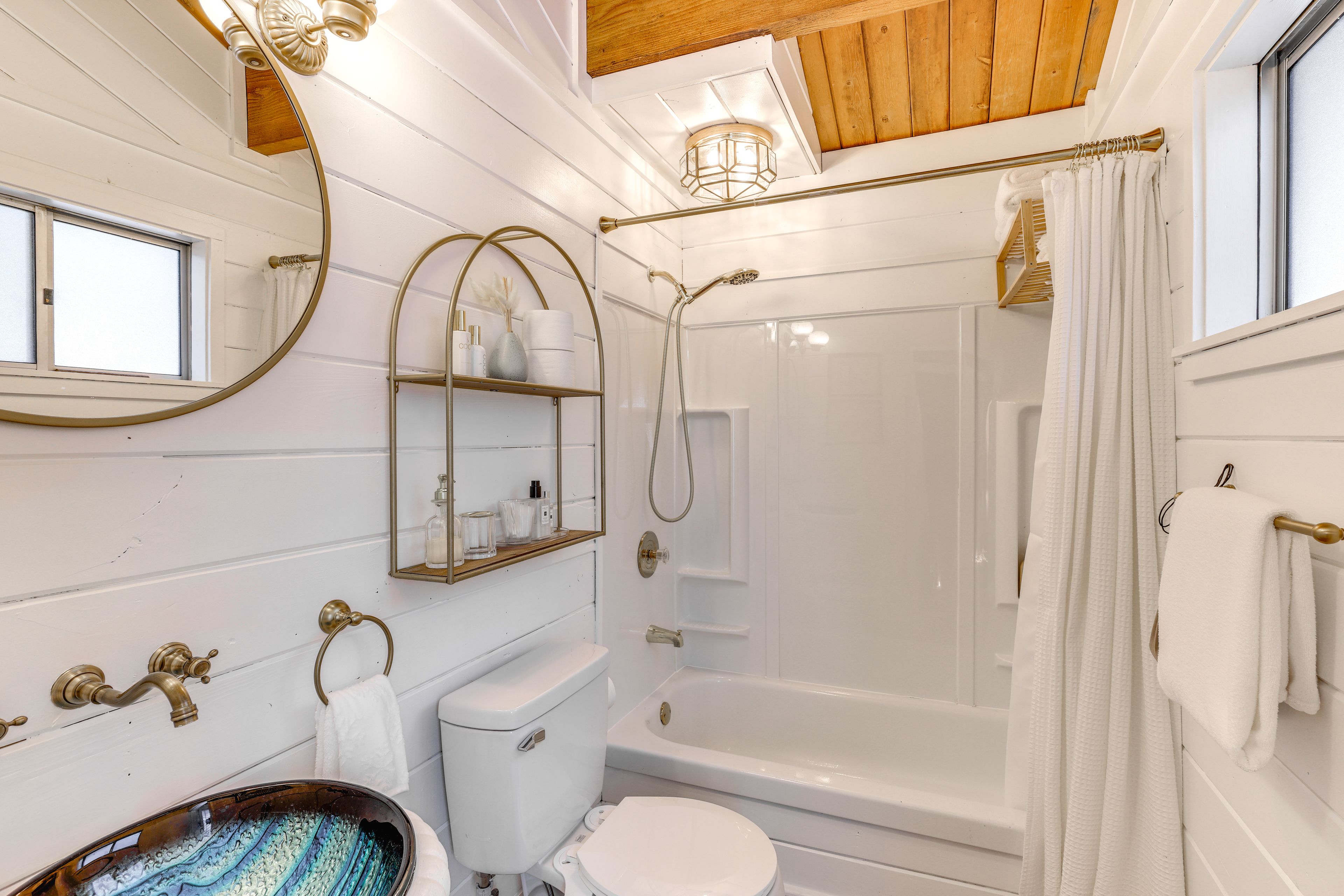 Bathroom | Lower Level | Towels Provided | Complimentary Toiletries