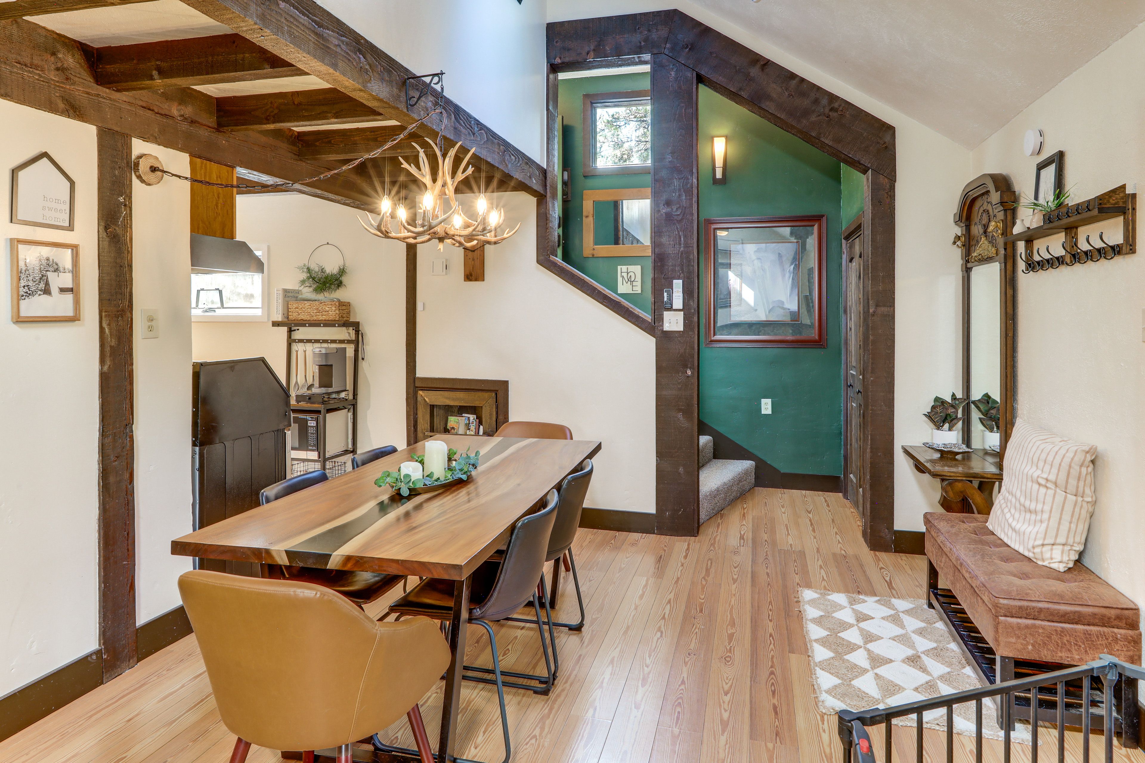 Dining Area | Dishware & Flatware Provided