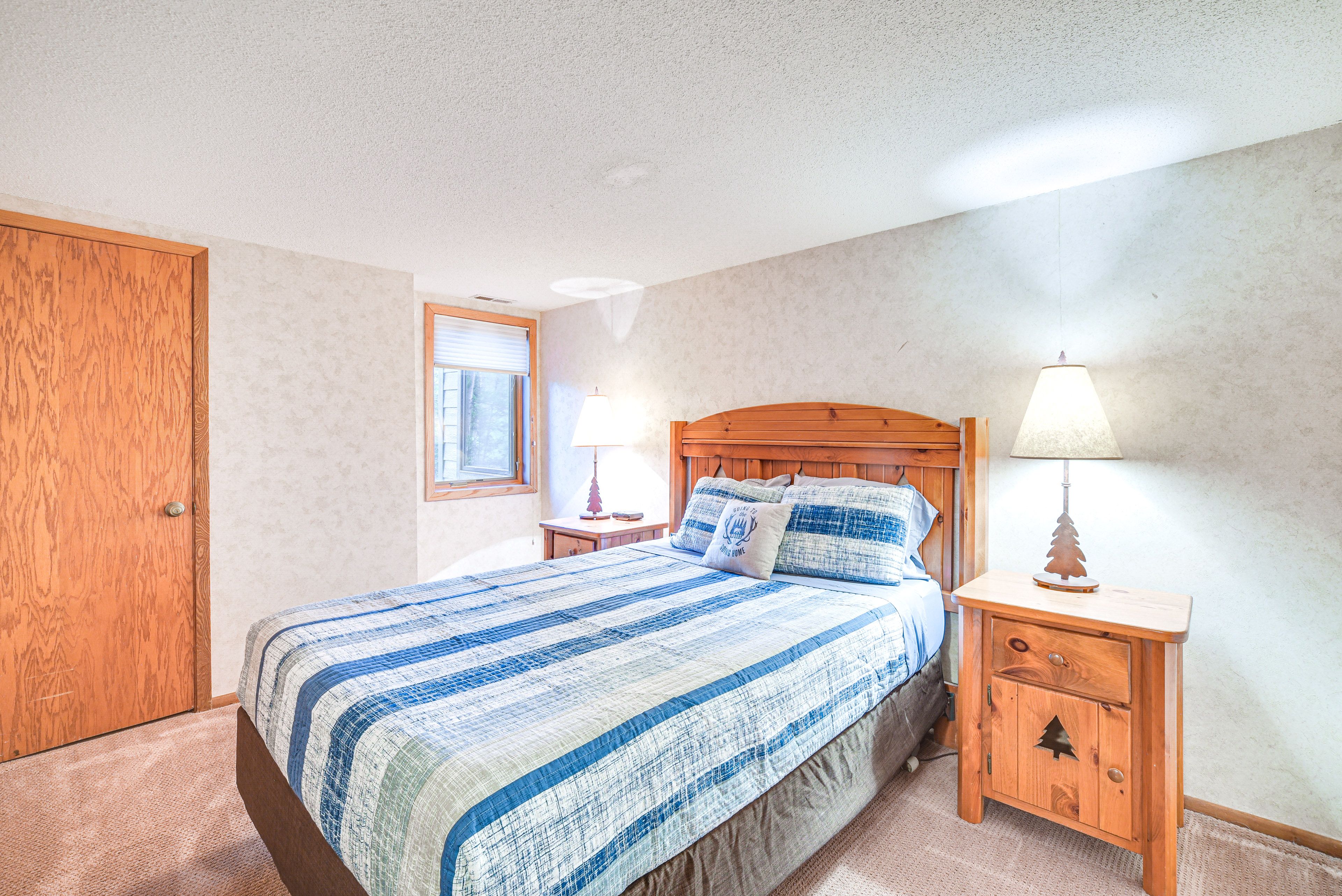 Bedroom 2 | Queen Bed