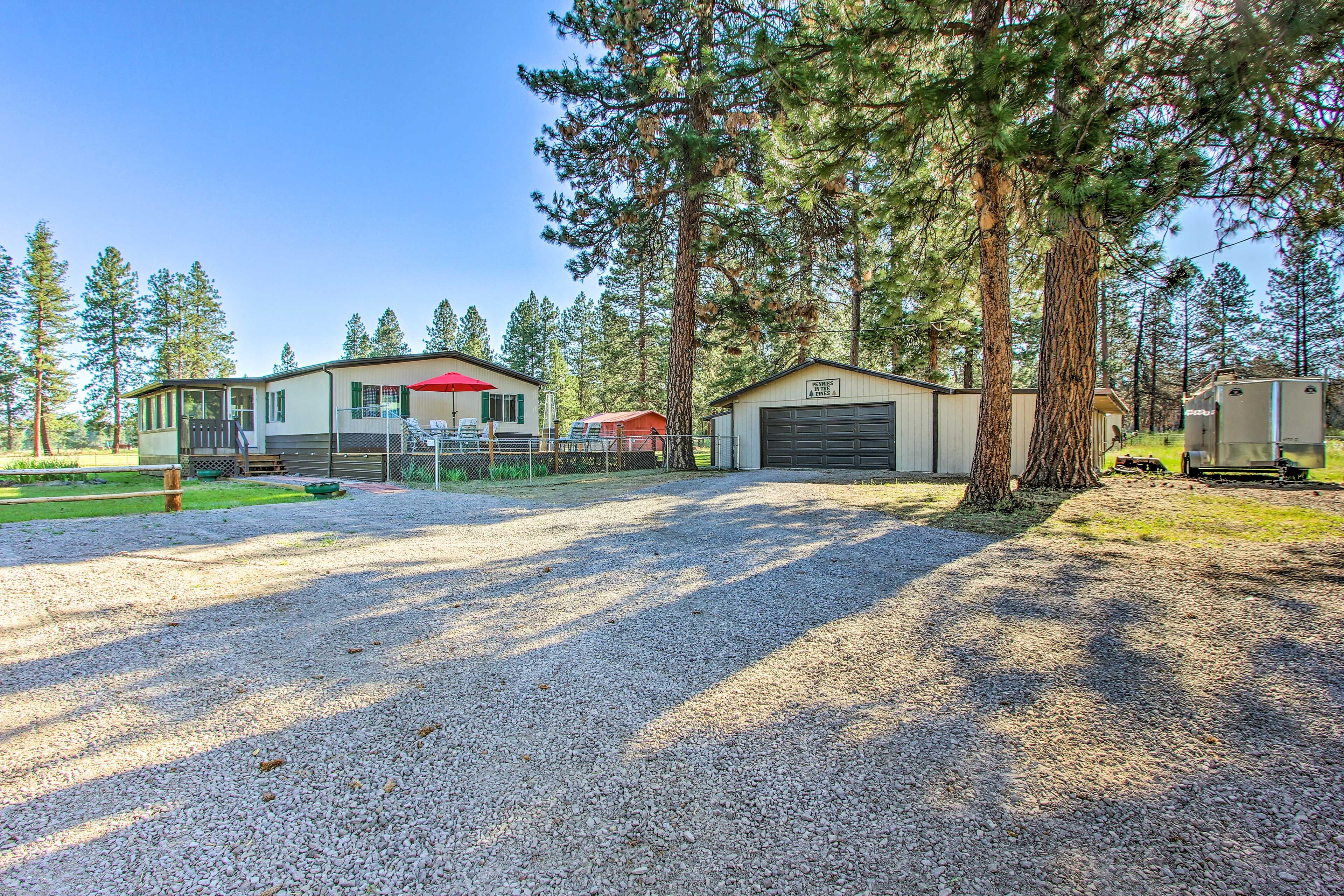 Parking | Driveway (4 Vehicles) | RV/Trailer Parking