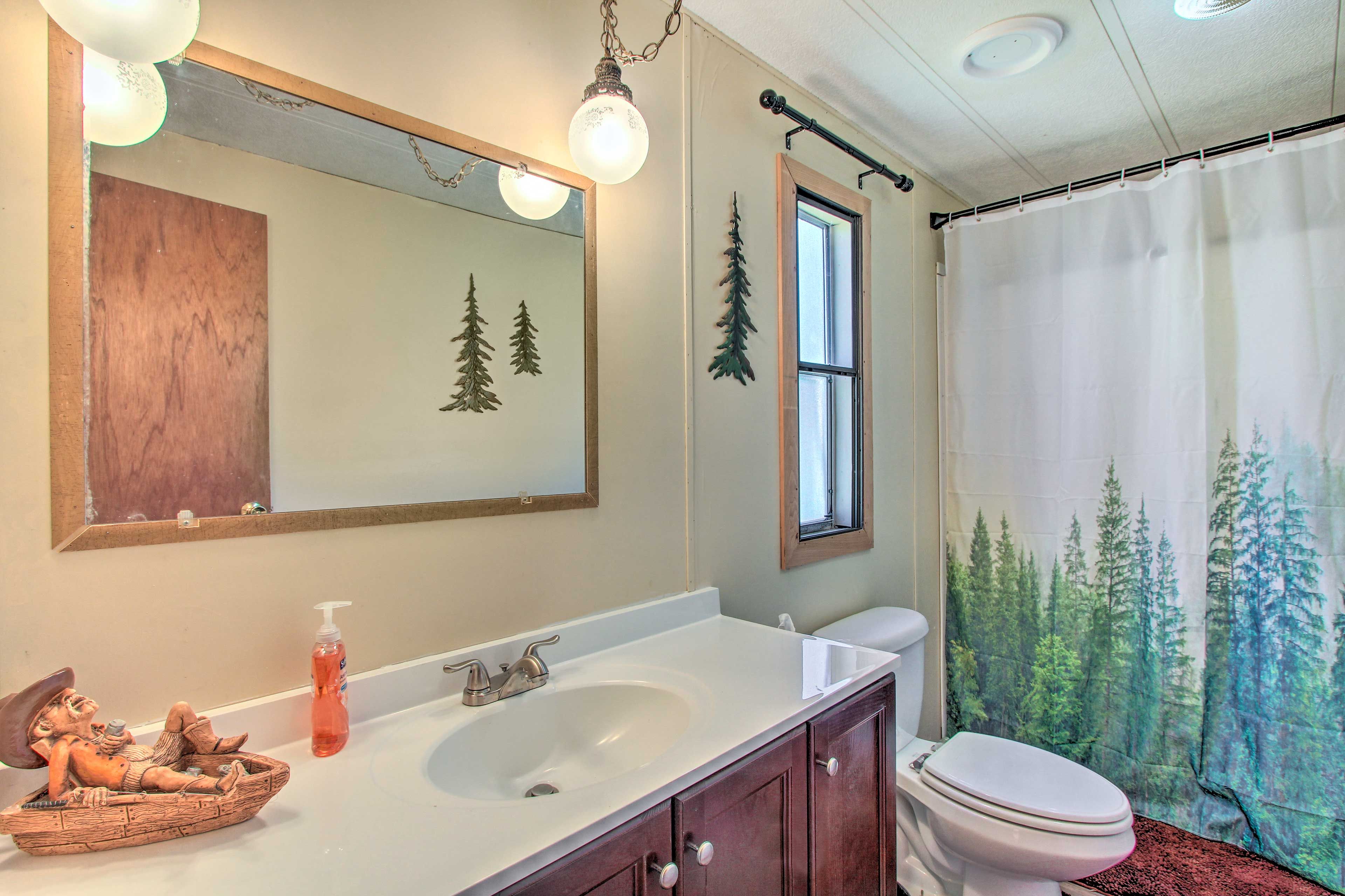 En-Suite Bathroom | Complimentary Toiletries