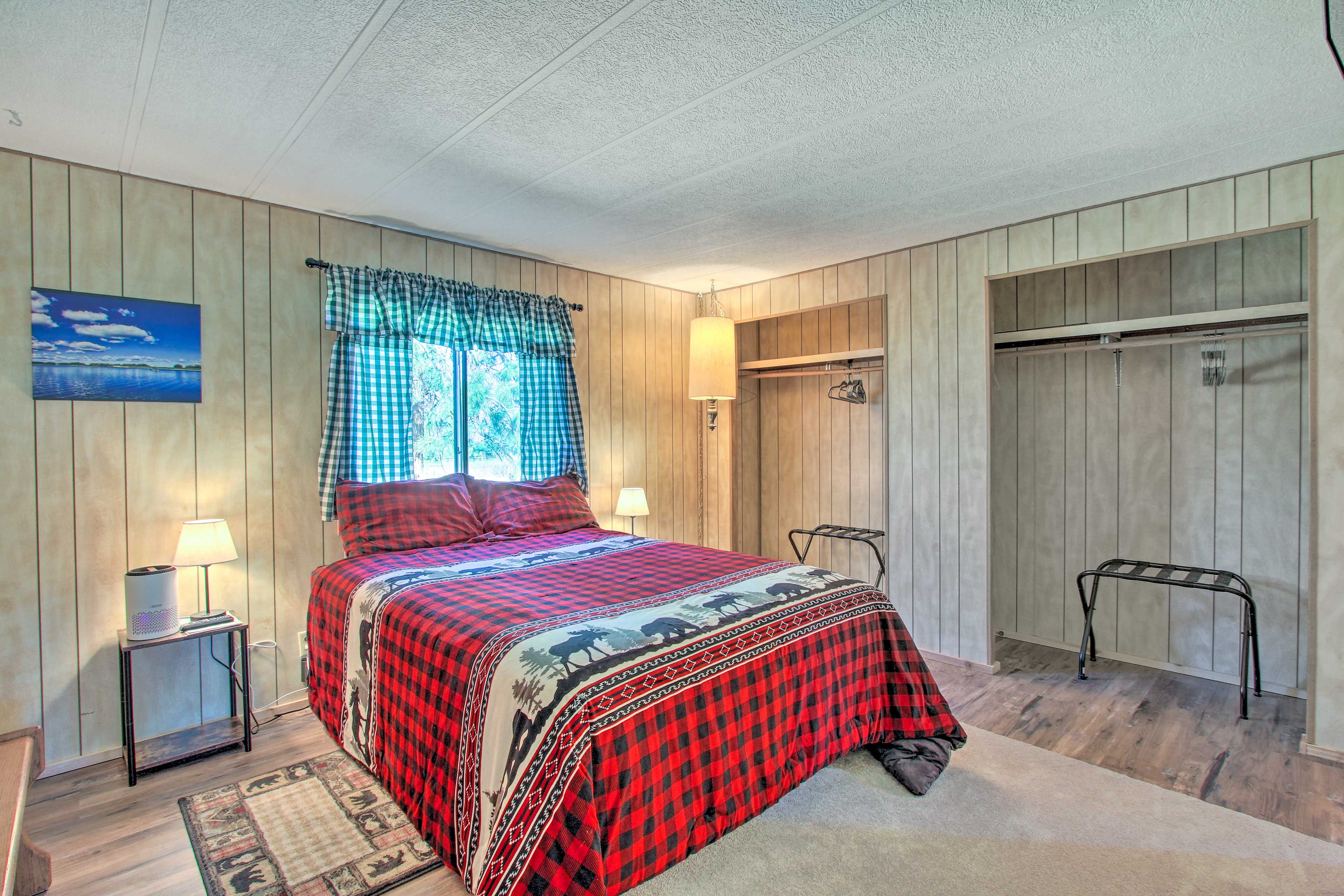 Bedroom 1 | Queen Bed | Linens Provided