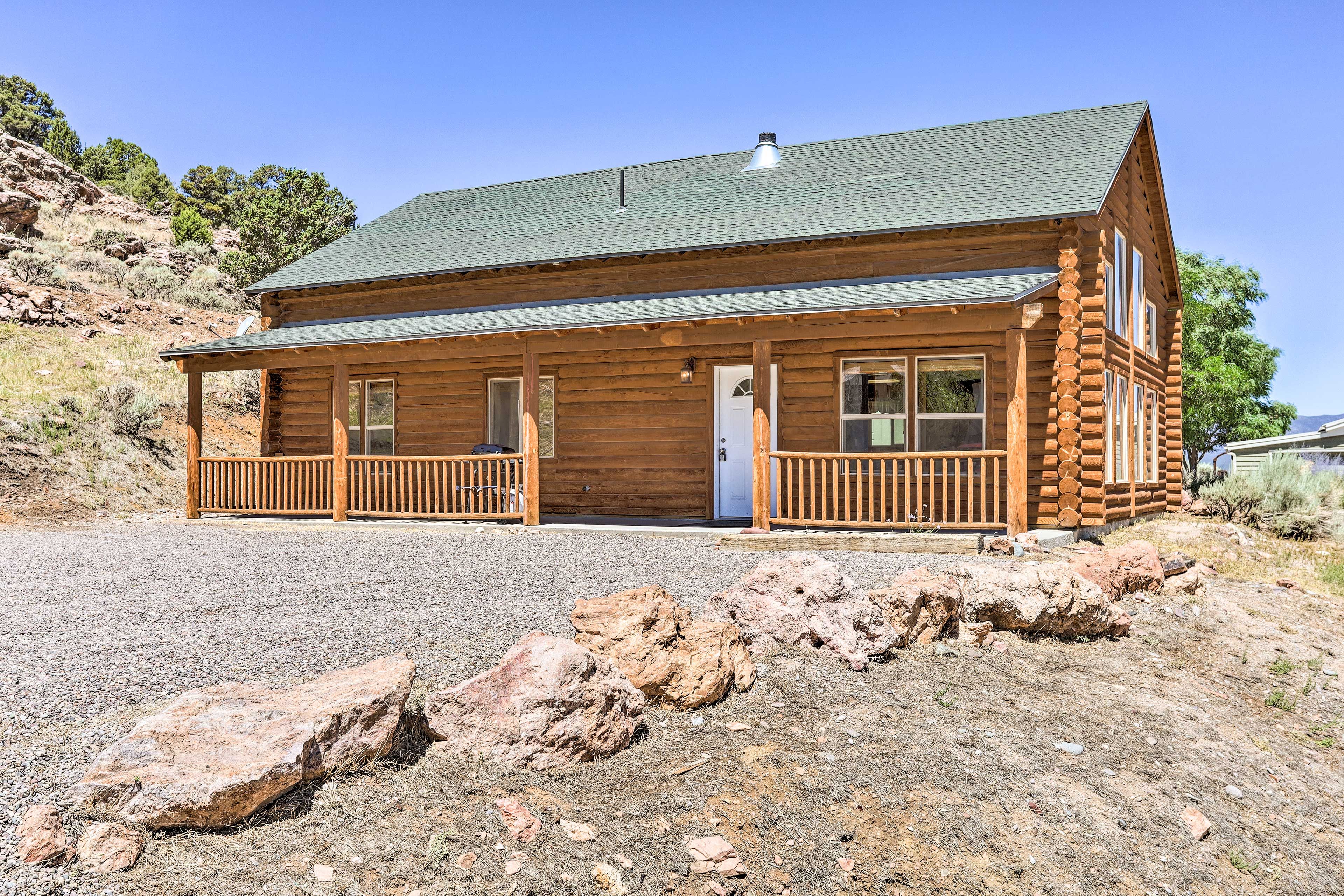 Exterior | Parking | Driveway (4 Vehicles) | Small Trailers Welcome