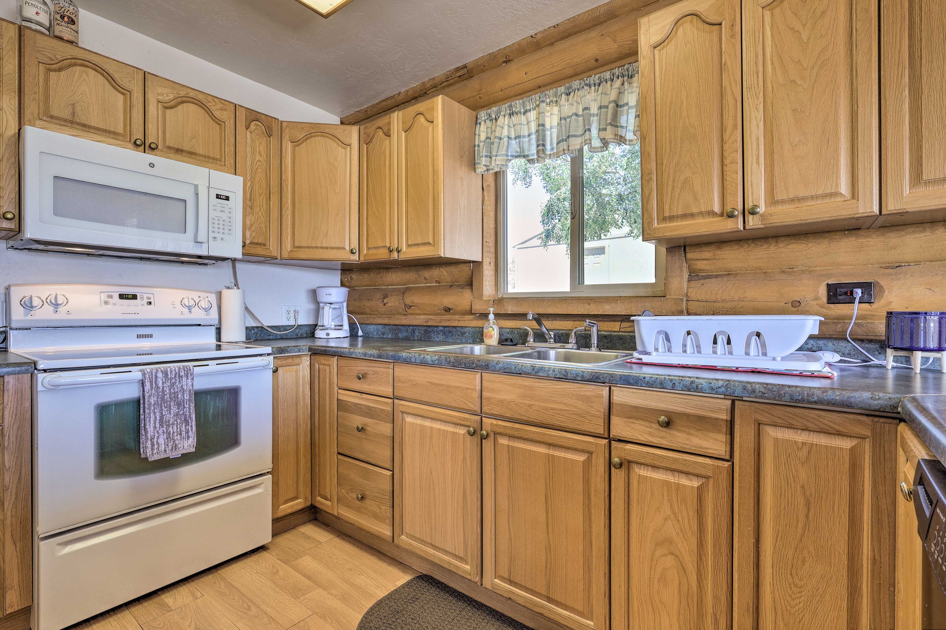 Kitchen | Cooking Basics | Coffee Maker | Paper Towels/Trash Bags Provided
