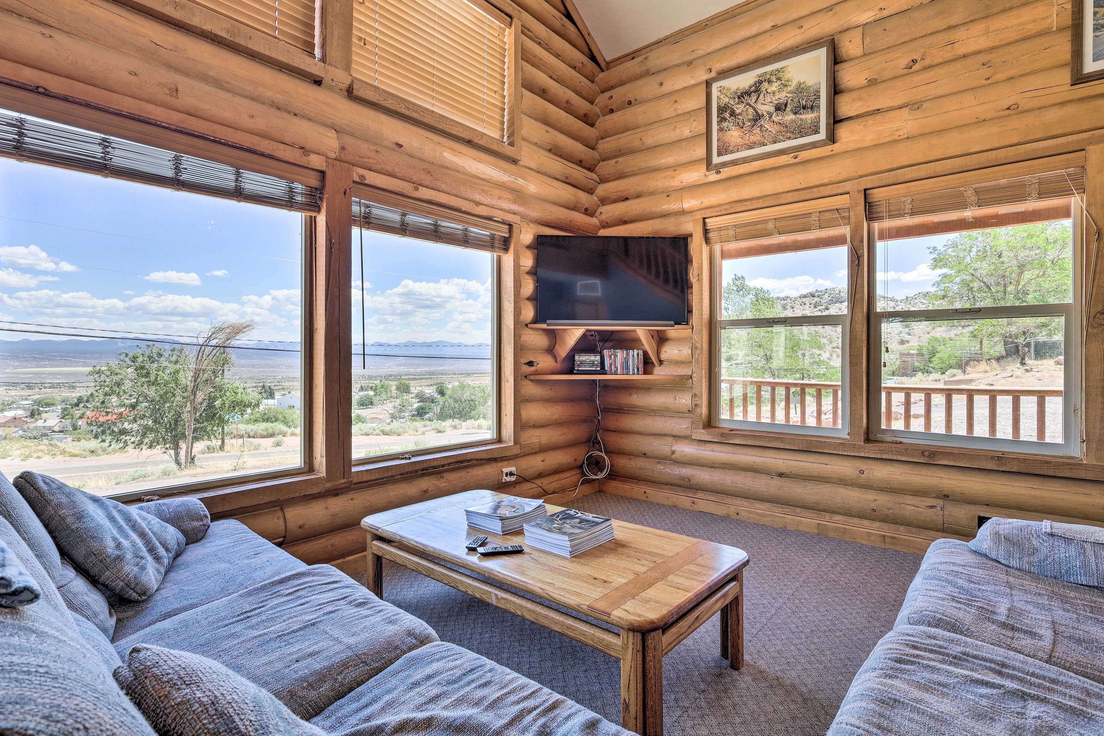 Living Room | No WiFi | Central A/C | Smart TV