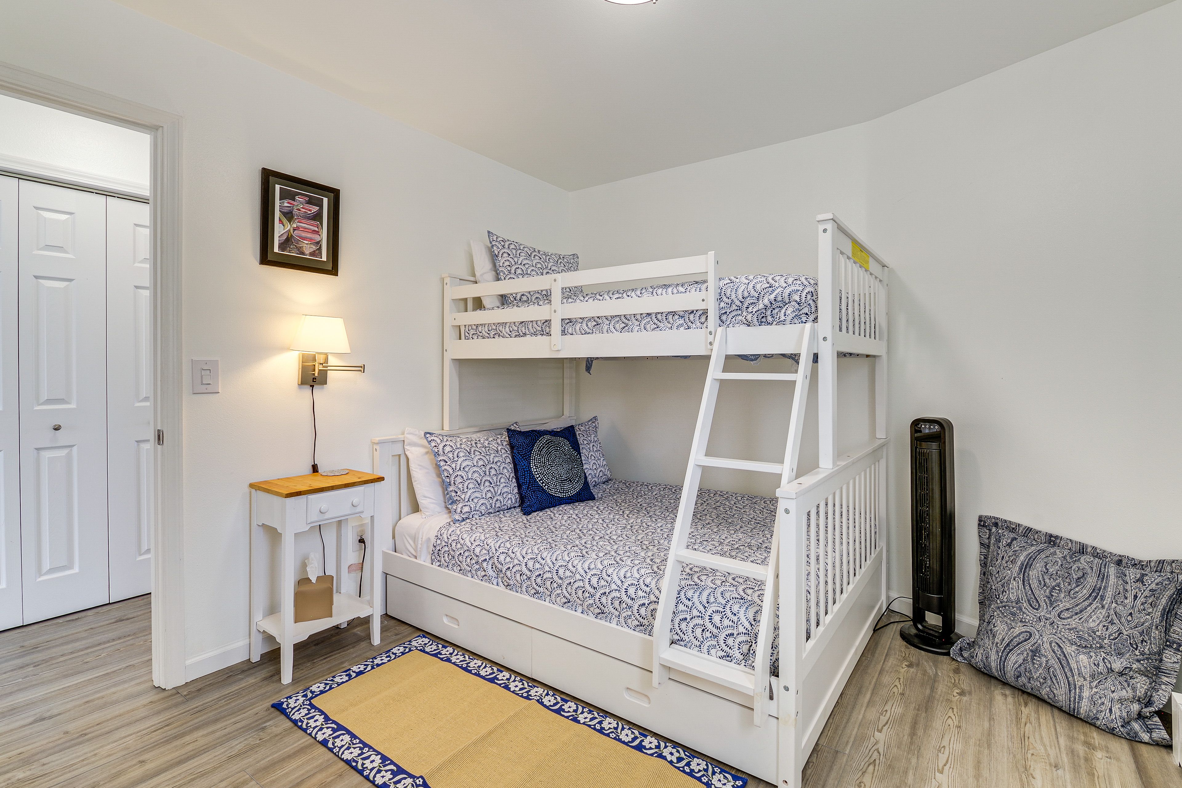 Bedroom 3 | Twin/Full Bunk Bed