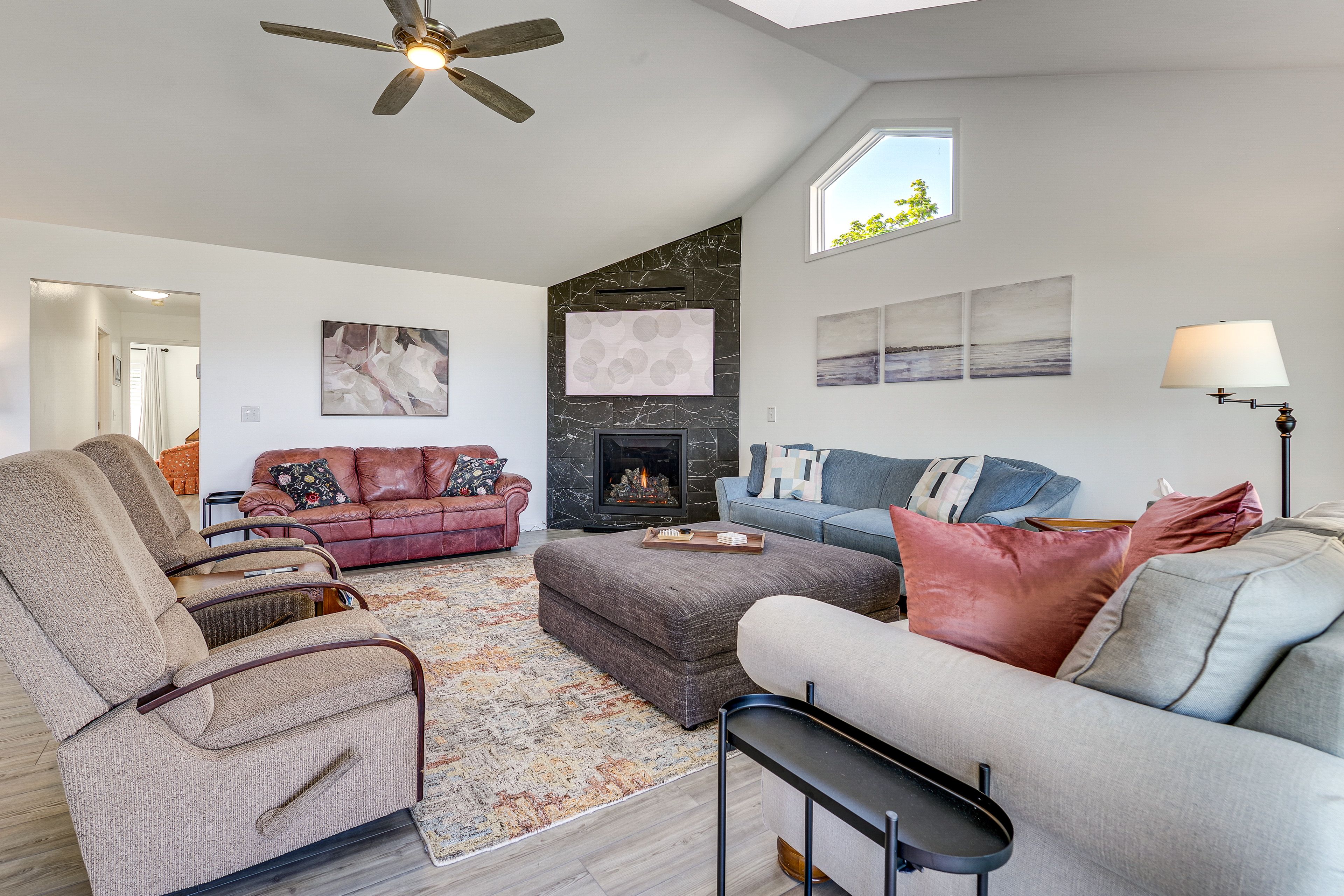 Living Room | Free WiFi | Smart TV