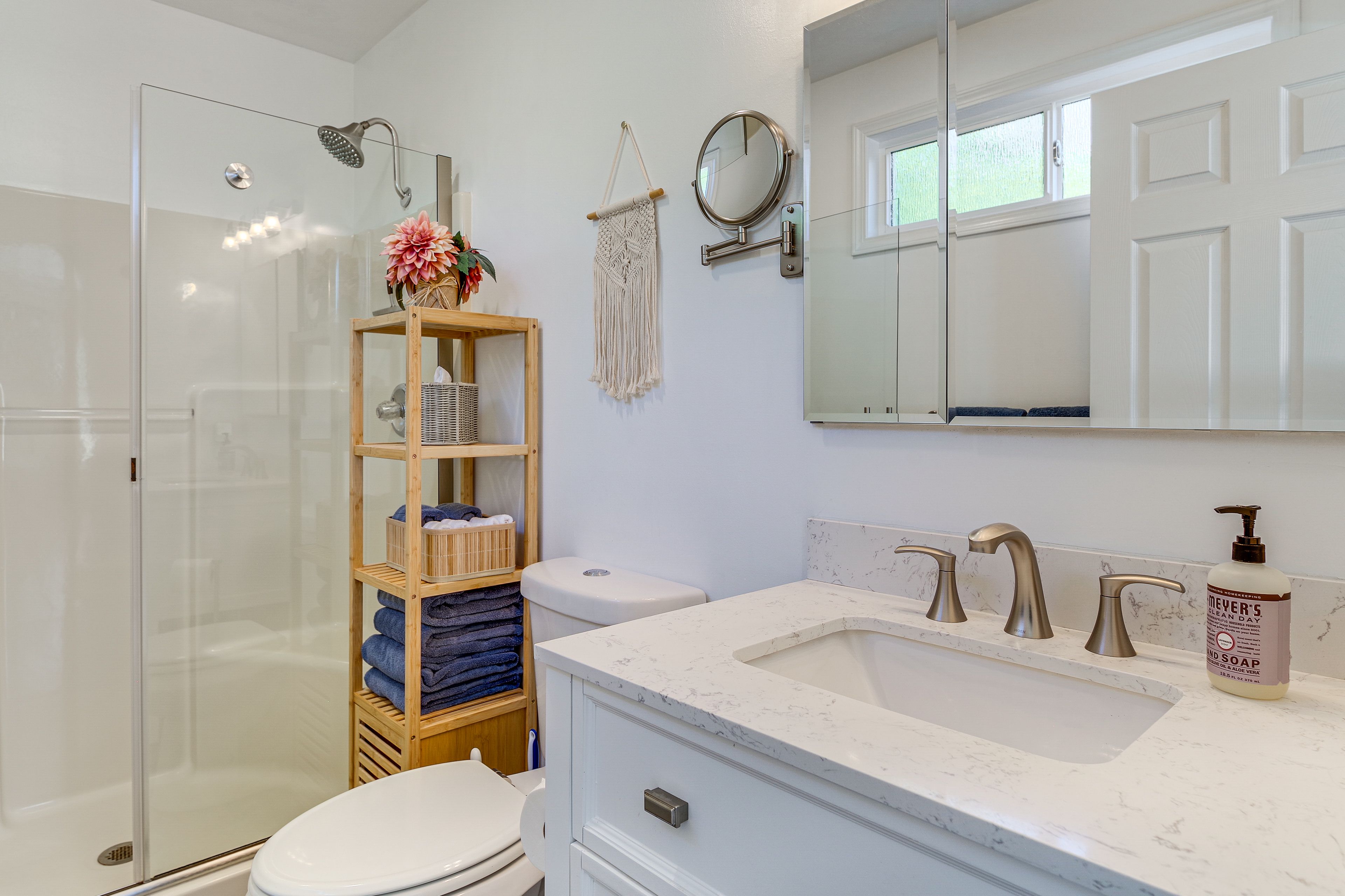 Full Bathroom | Complimentary Toiletries
