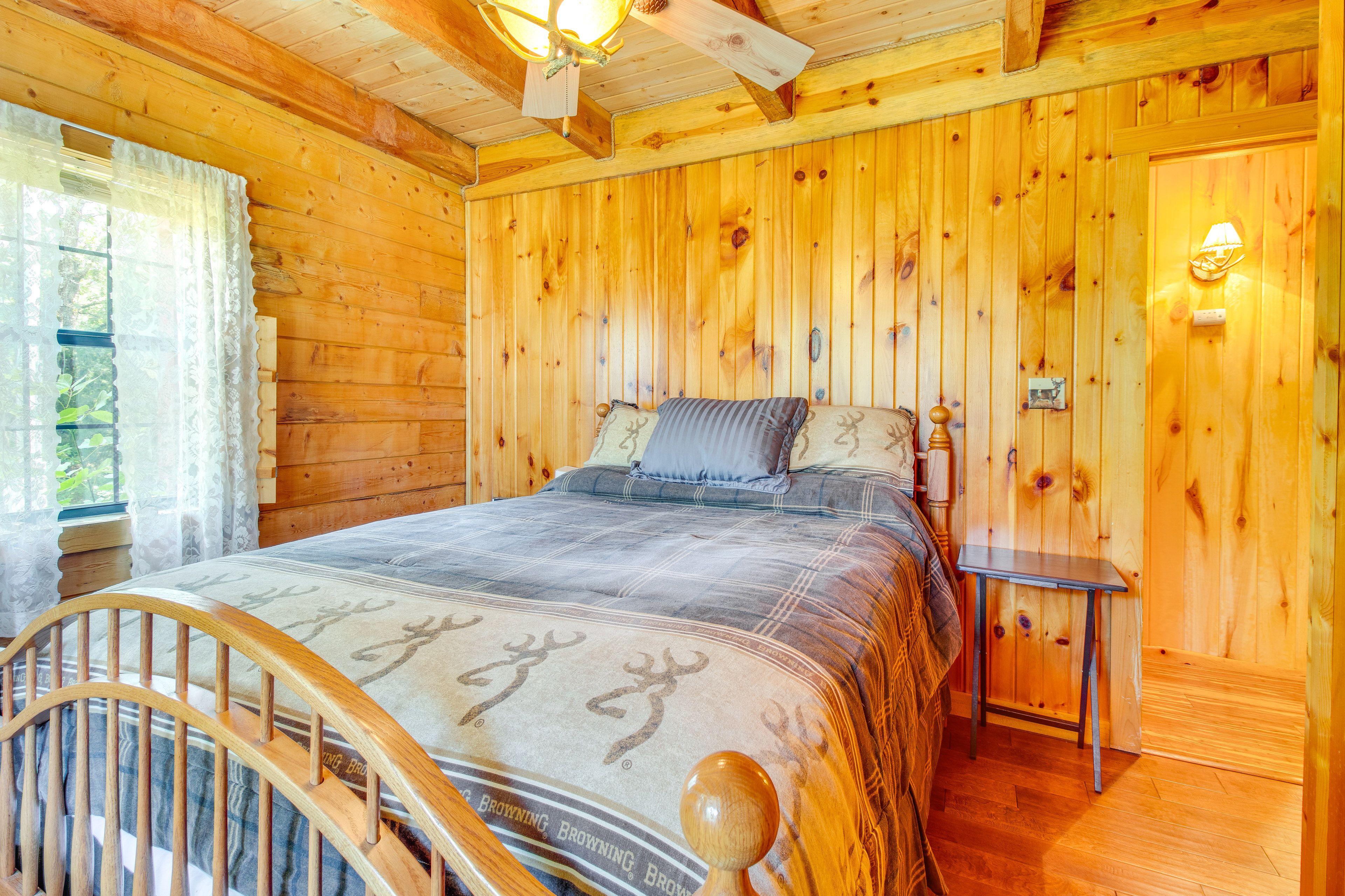 Bedroom 2 | Queen Bed