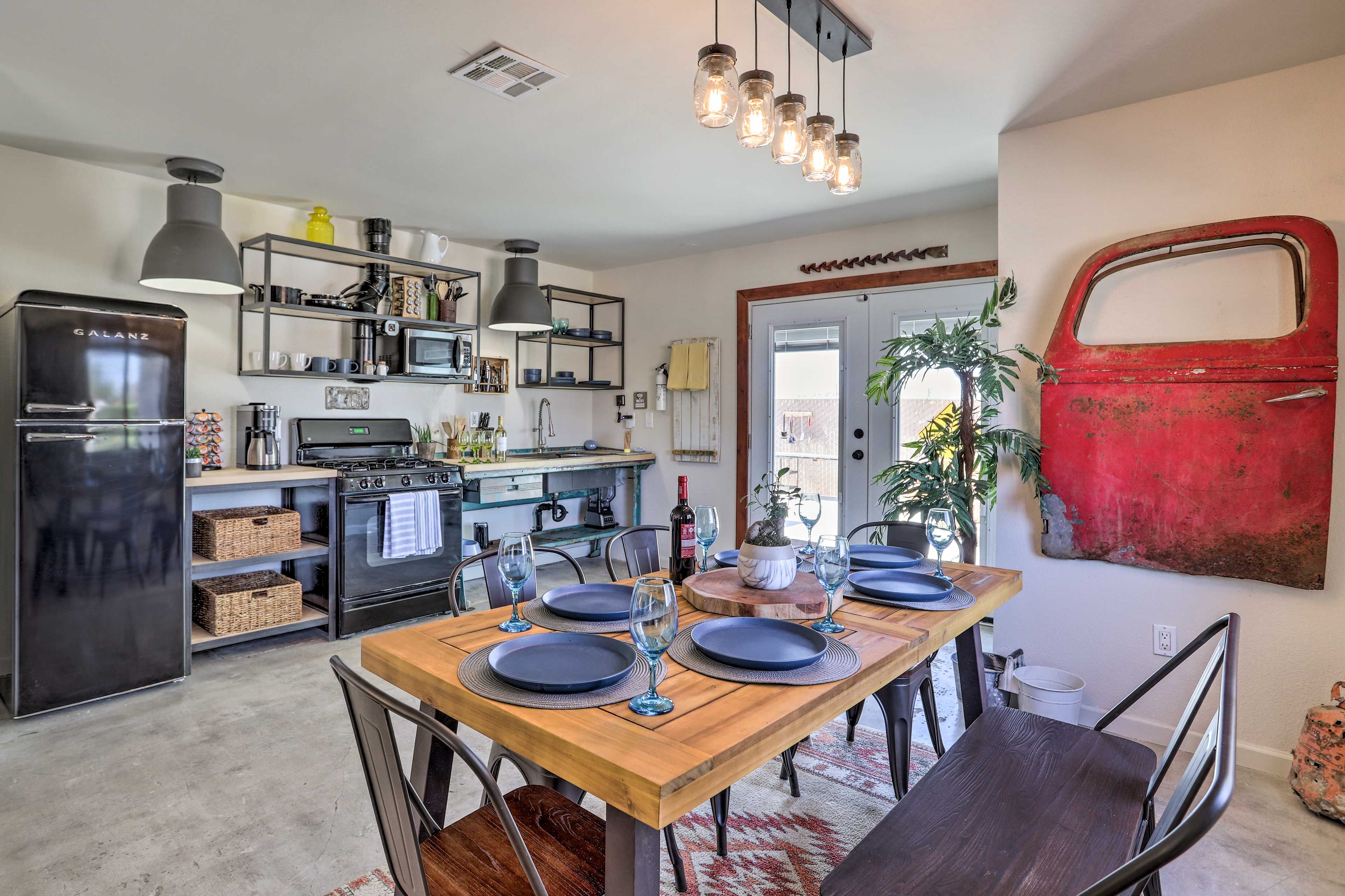 Dining Area | Dishware Provided | High Chair