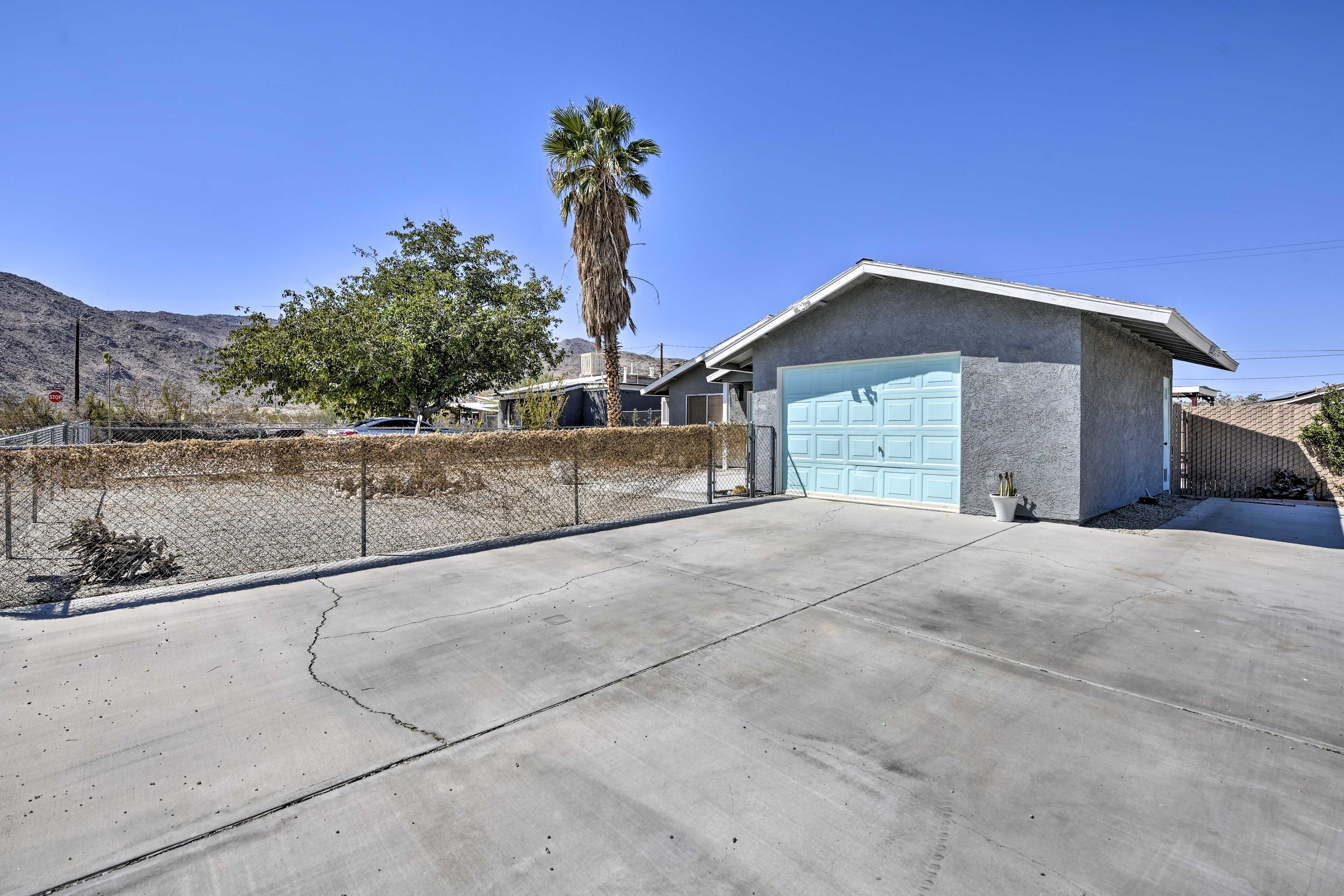 Parking | Driveway (4 Vehicles) | Trailer Parking | EV Charger
