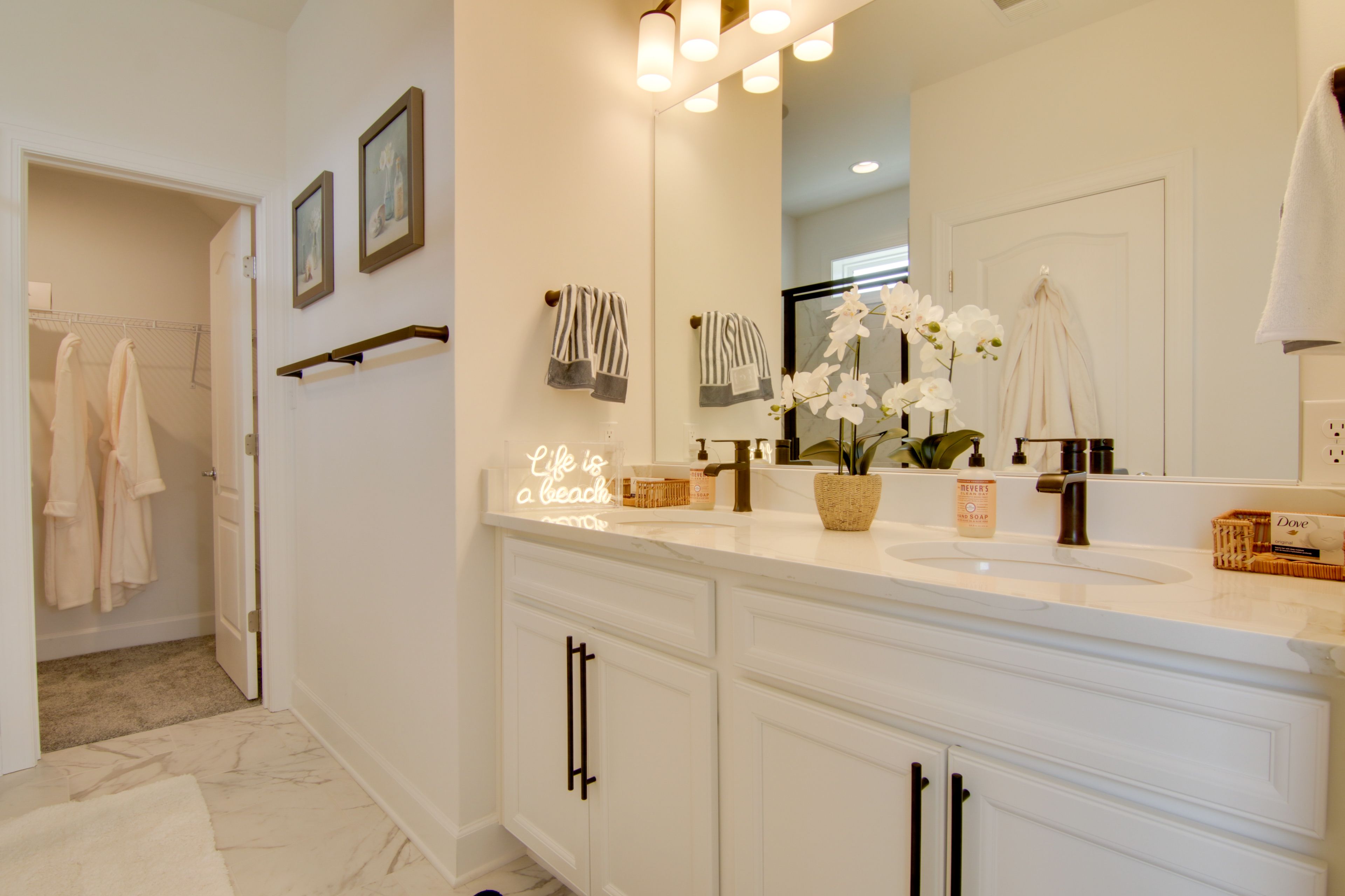 Full Bathroom | Towels & Robes Not Provided
