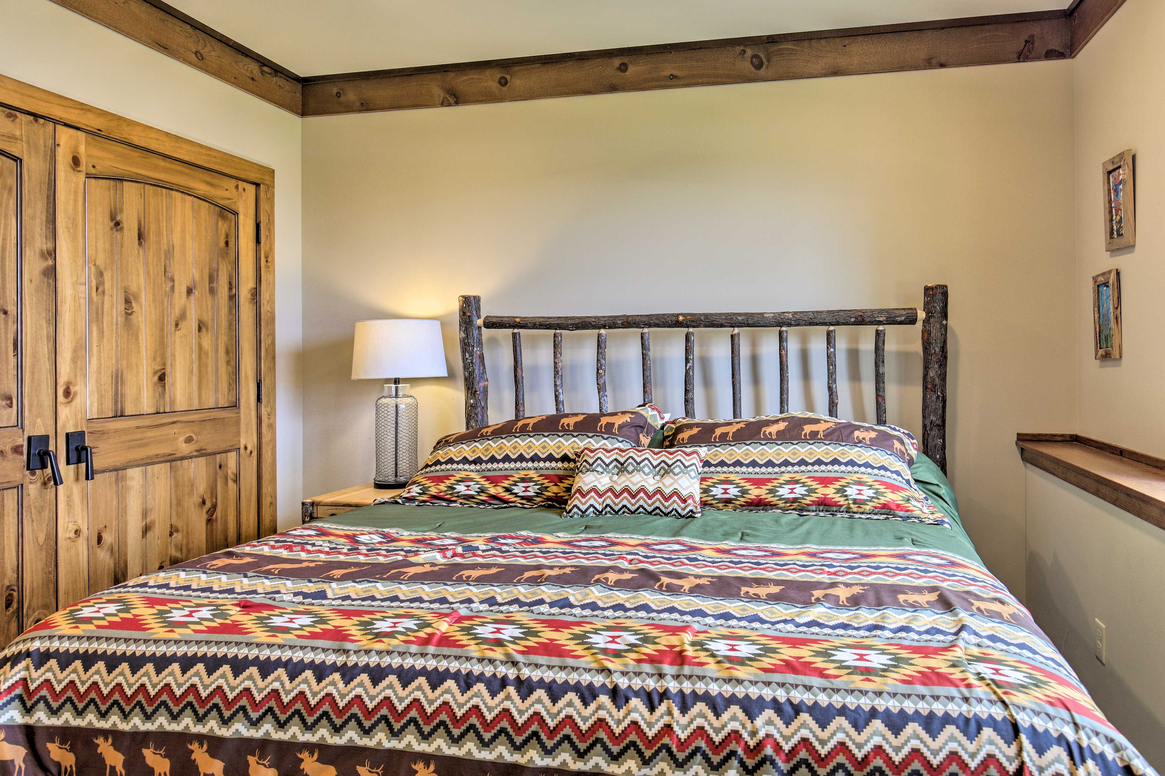 Bedroom 1 | King Bed | Linens & Towels Provided