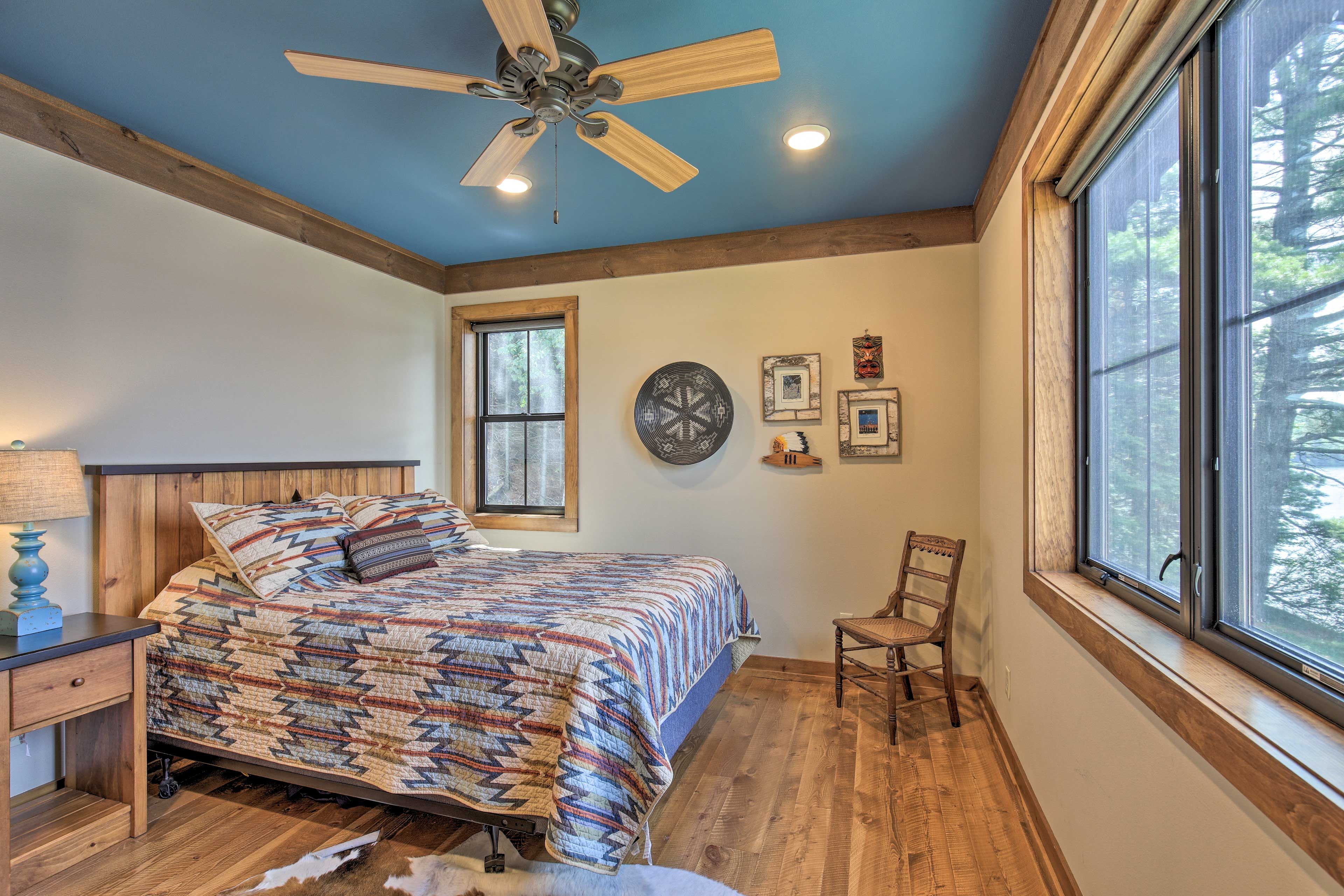 Bedroom 2 | Queen Bed