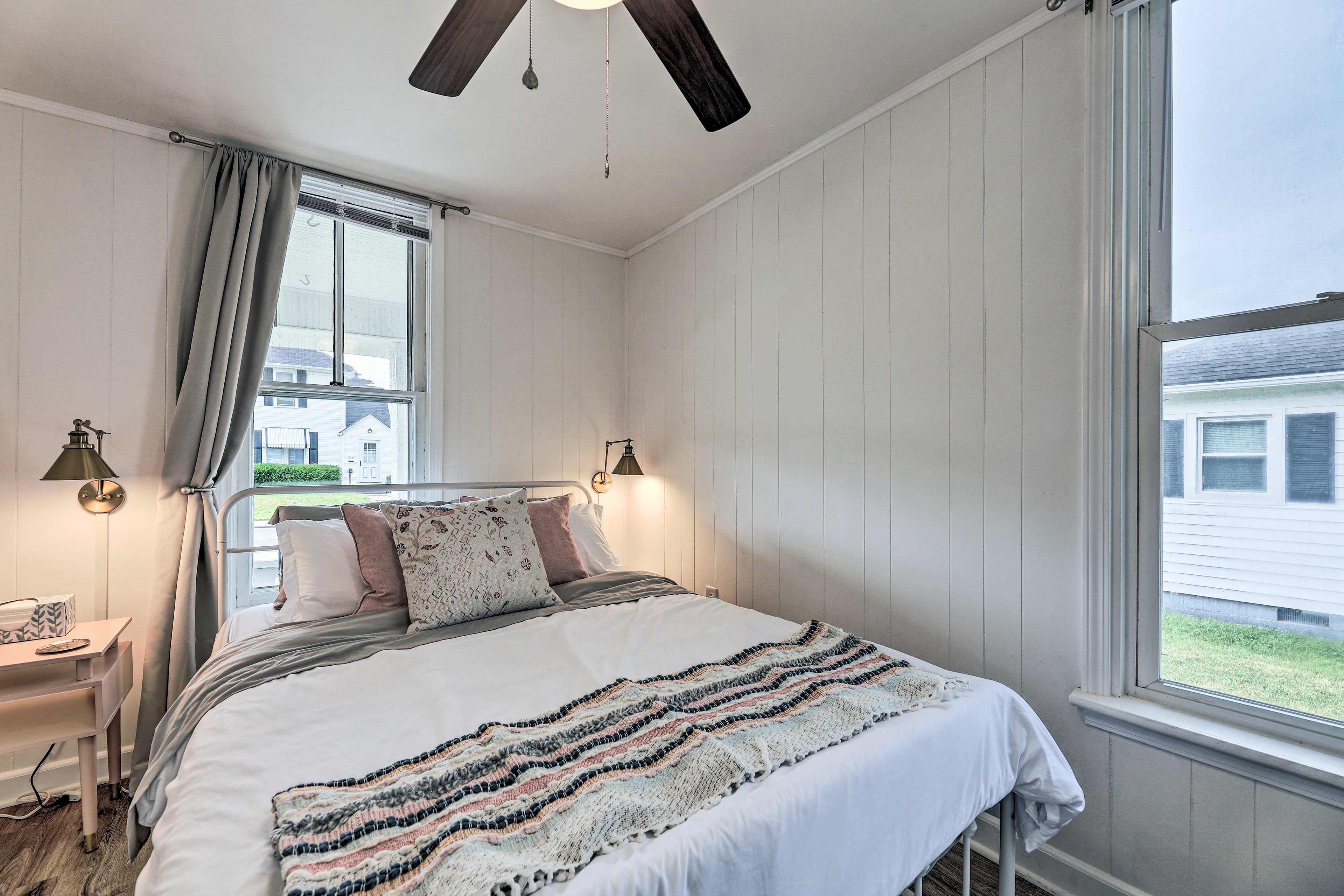 Bedroom 2 | Queen Bed