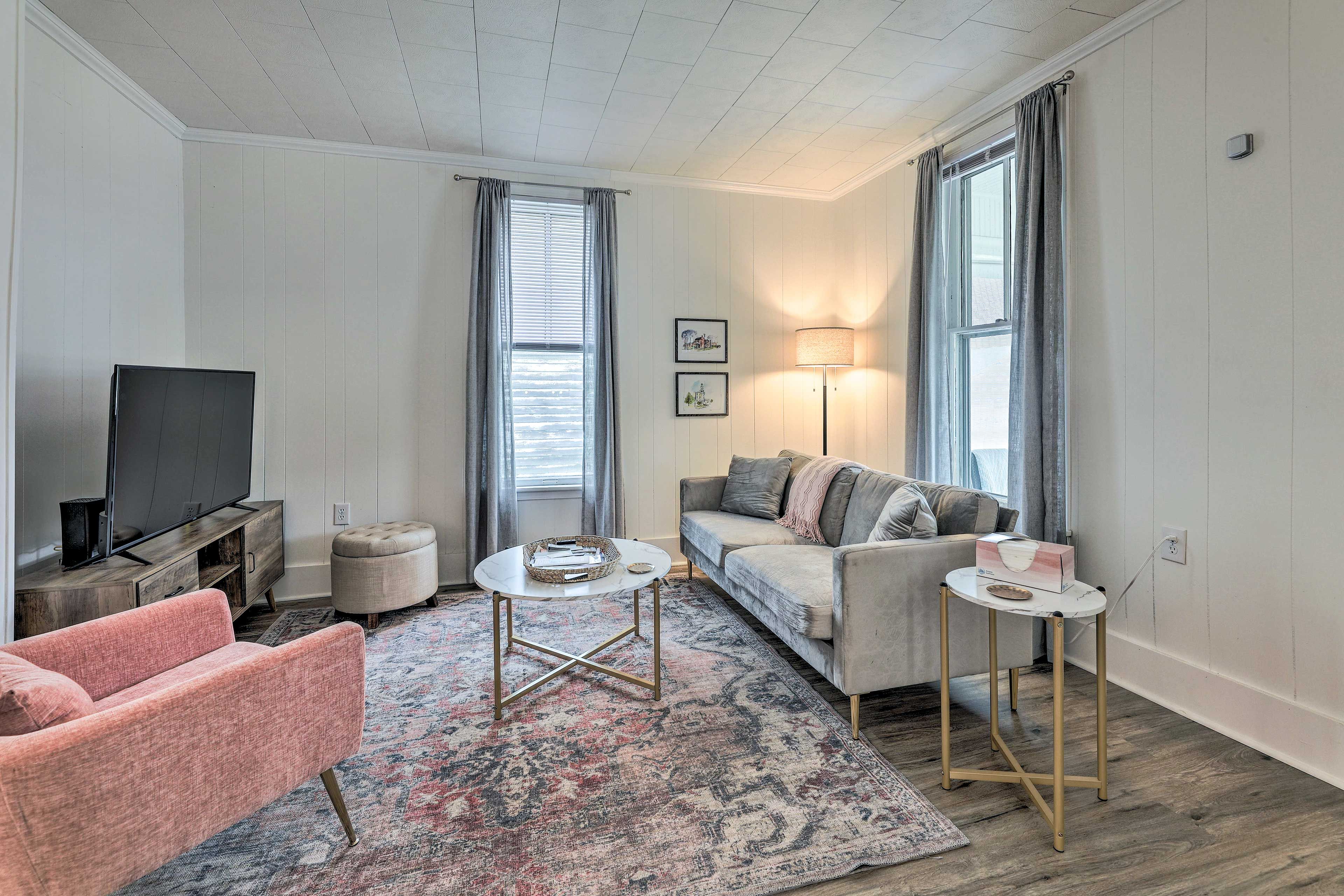 Living Room | Smart TV | Free WiFi