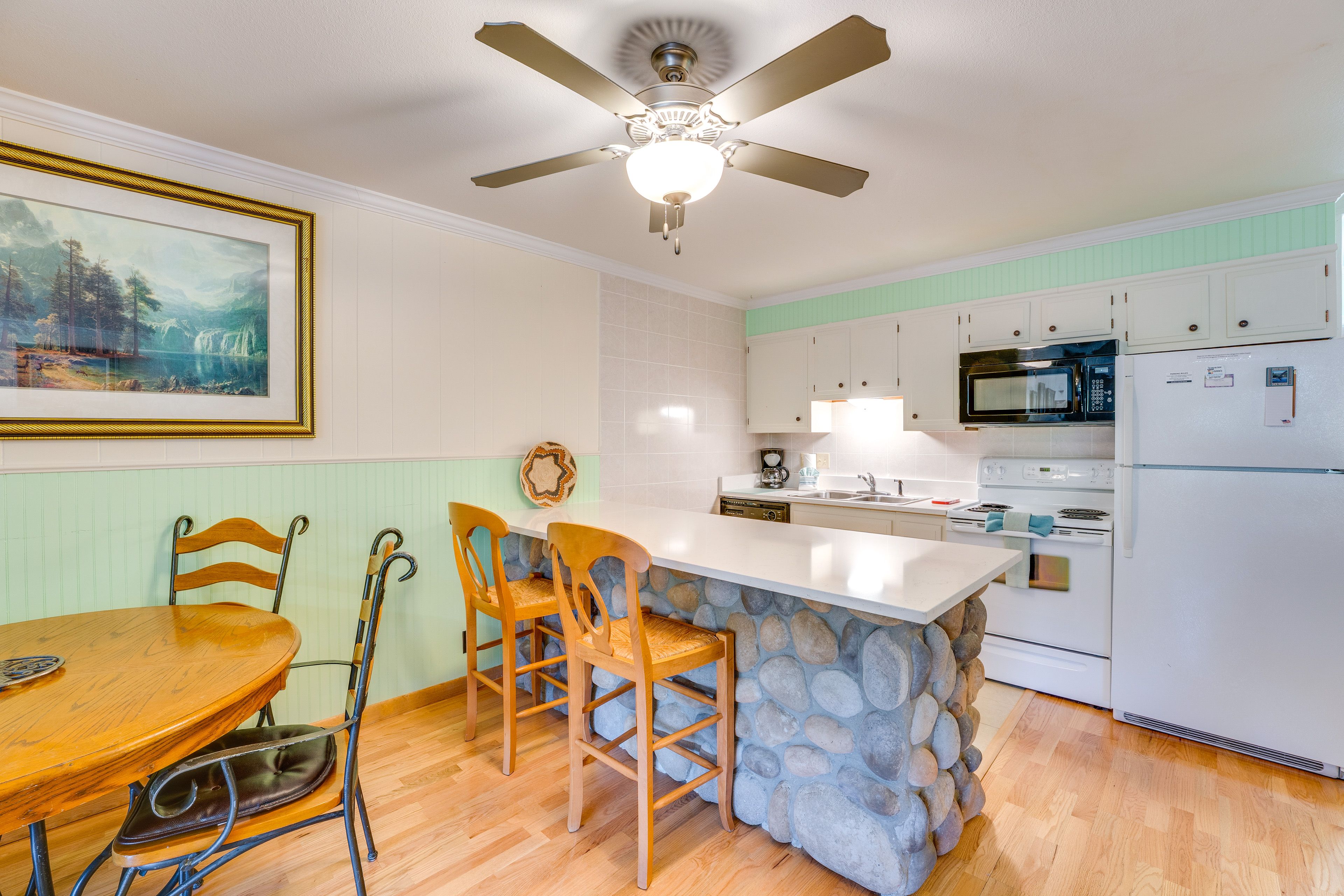 Dining Area & Kitchen | Cooking Basics | Dishware & Flatware Provided