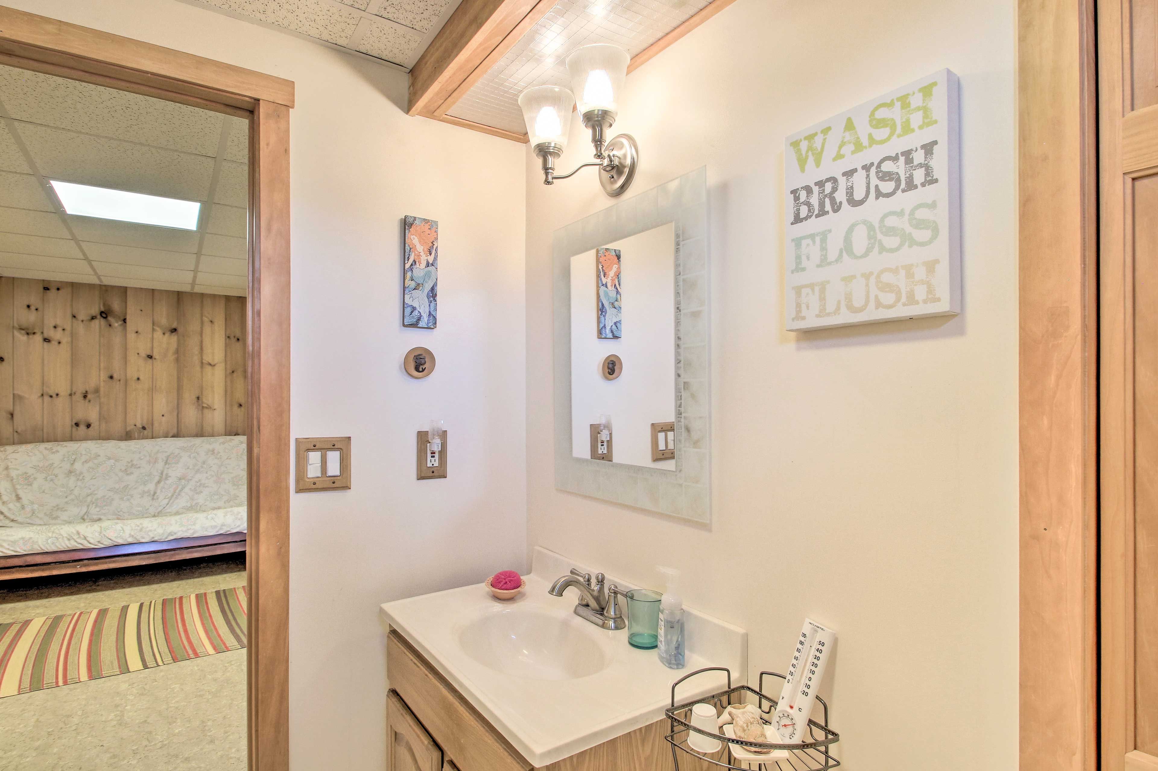 Full Bathroom | Basement | Walk-In Shower | Hair Dryer