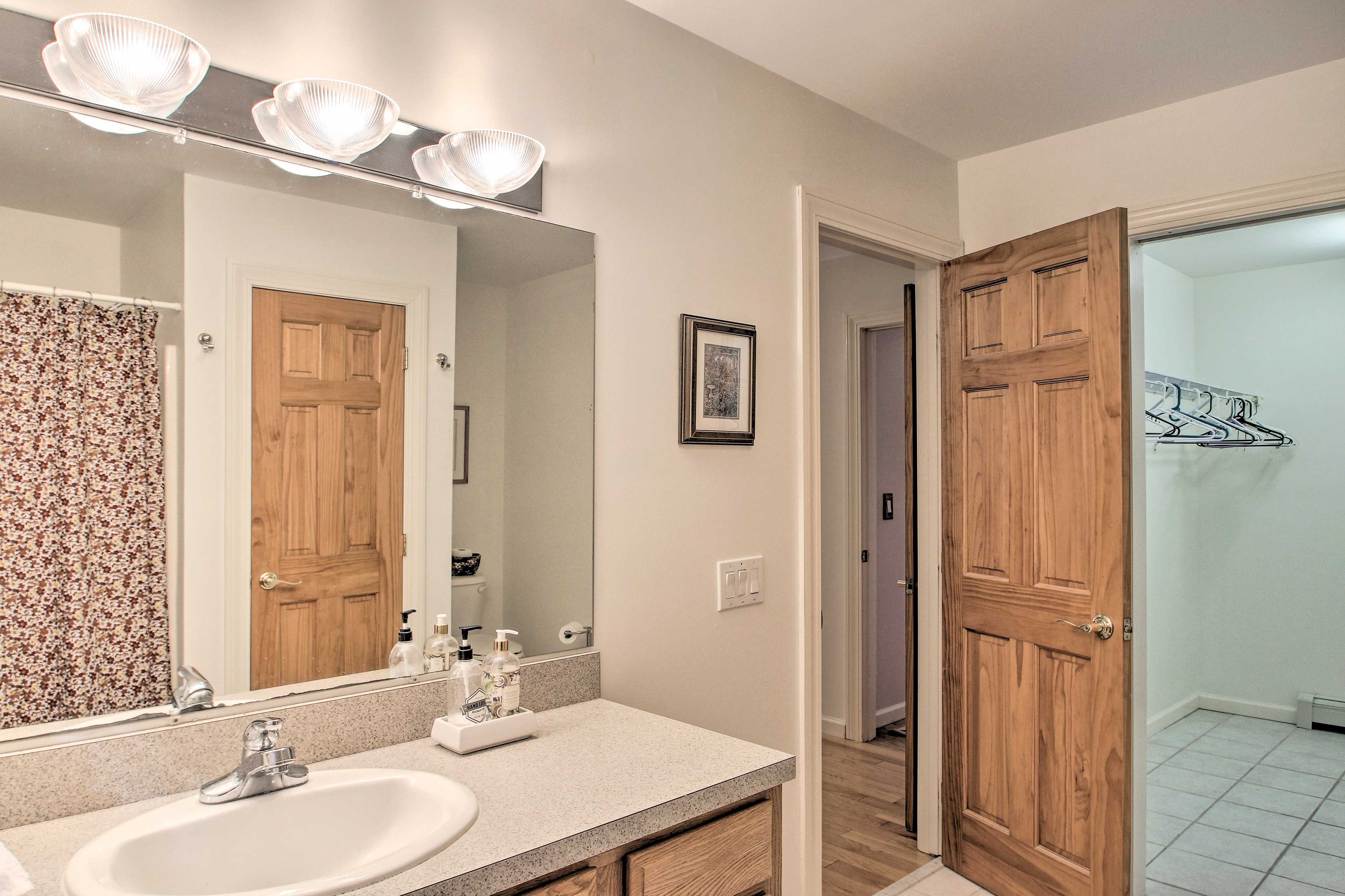 Full Bathroom | 1st Floor | Walk-In Shower | Towels Provided
