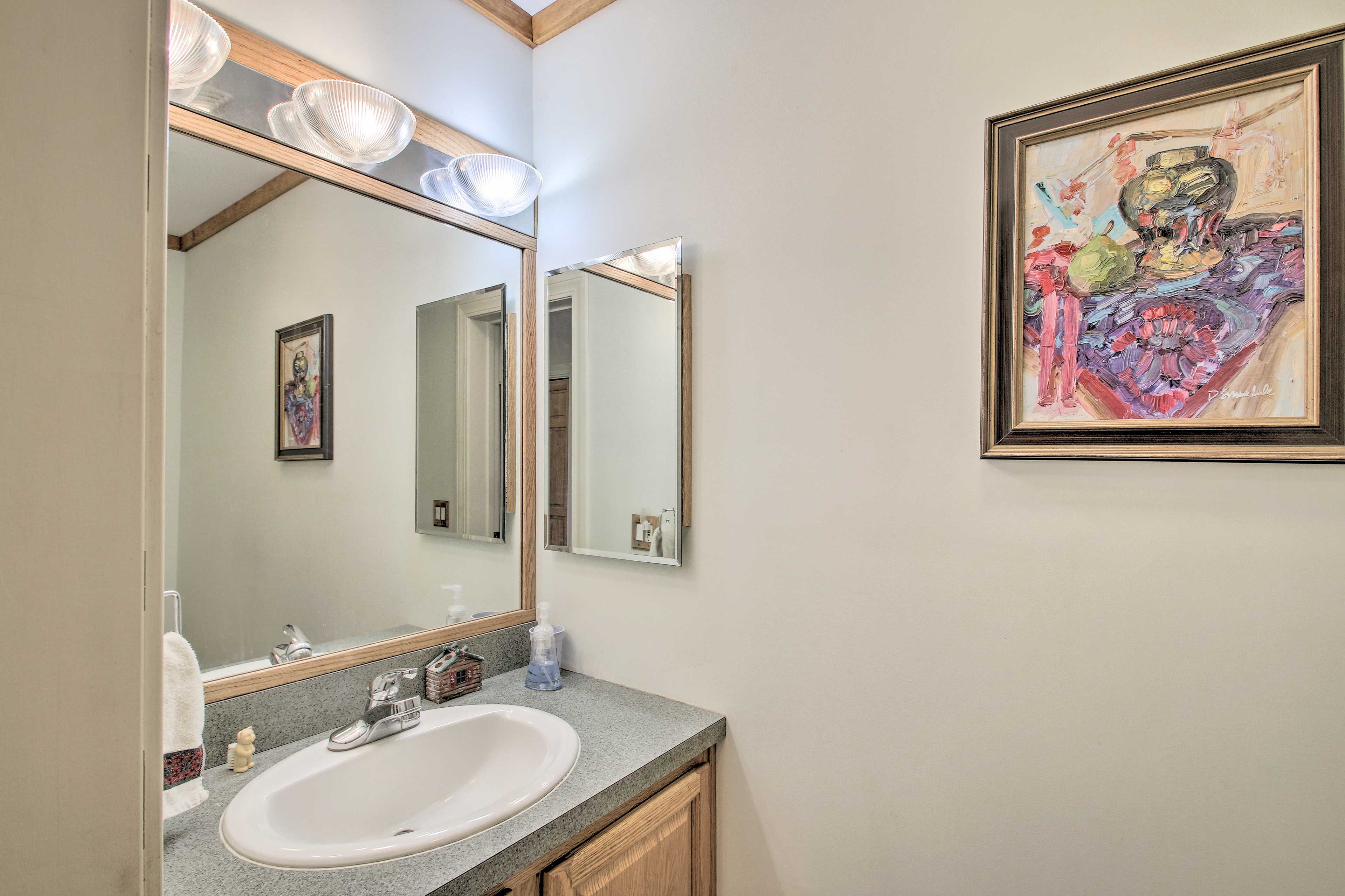 Half Bathroom | 1st Floor | Complimentary Toiletries